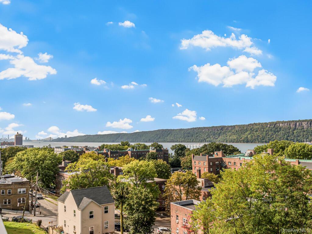 407 Warburton Avenue Unit: 5A