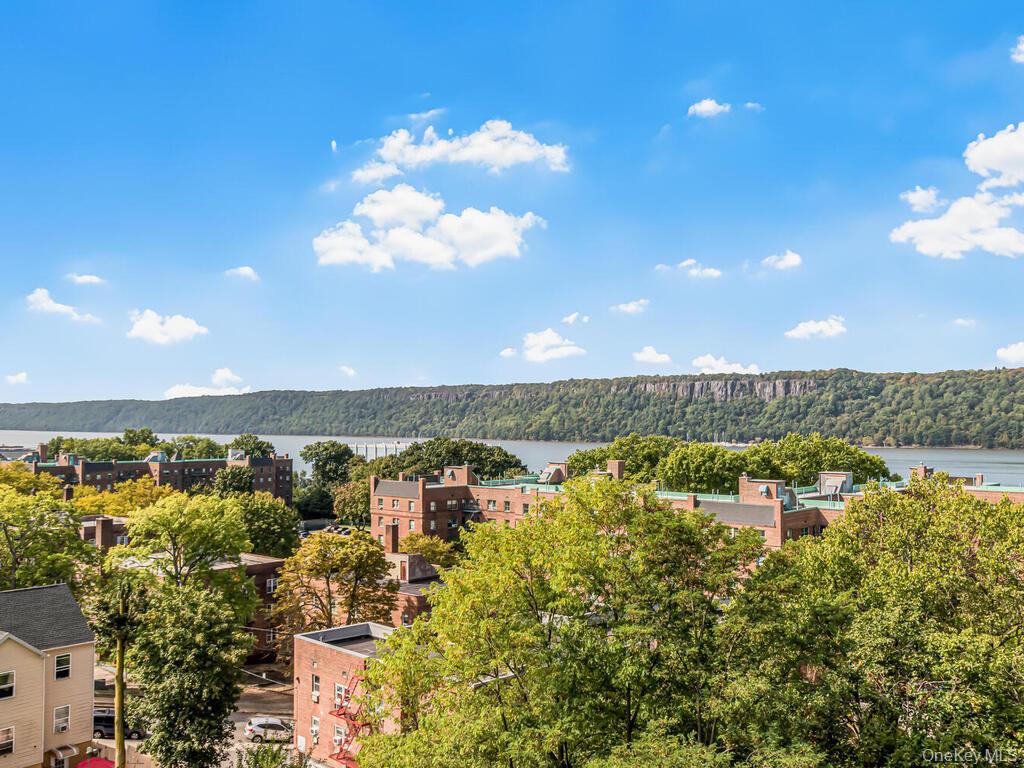 407 Warburton Avenue Unit: 5A