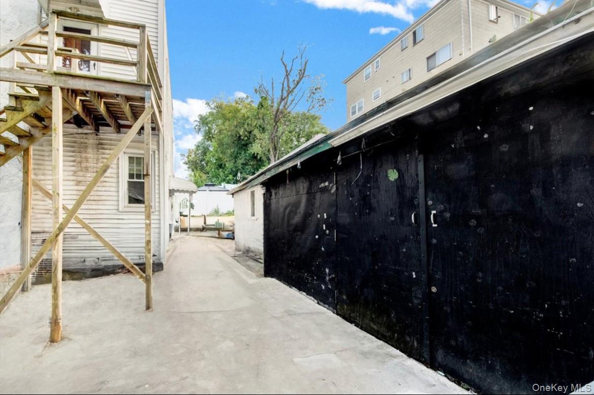 141 Vineyard Avenue