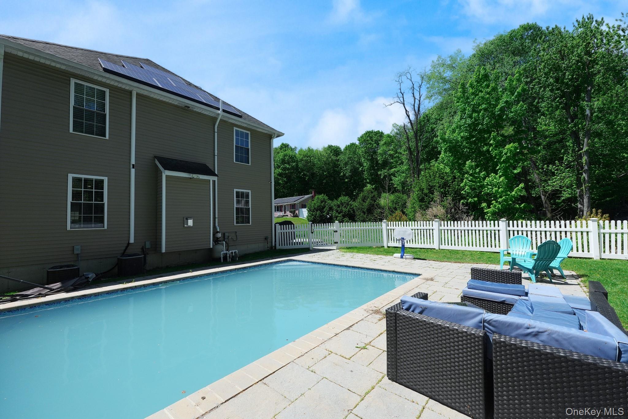 94 Robinson Lane