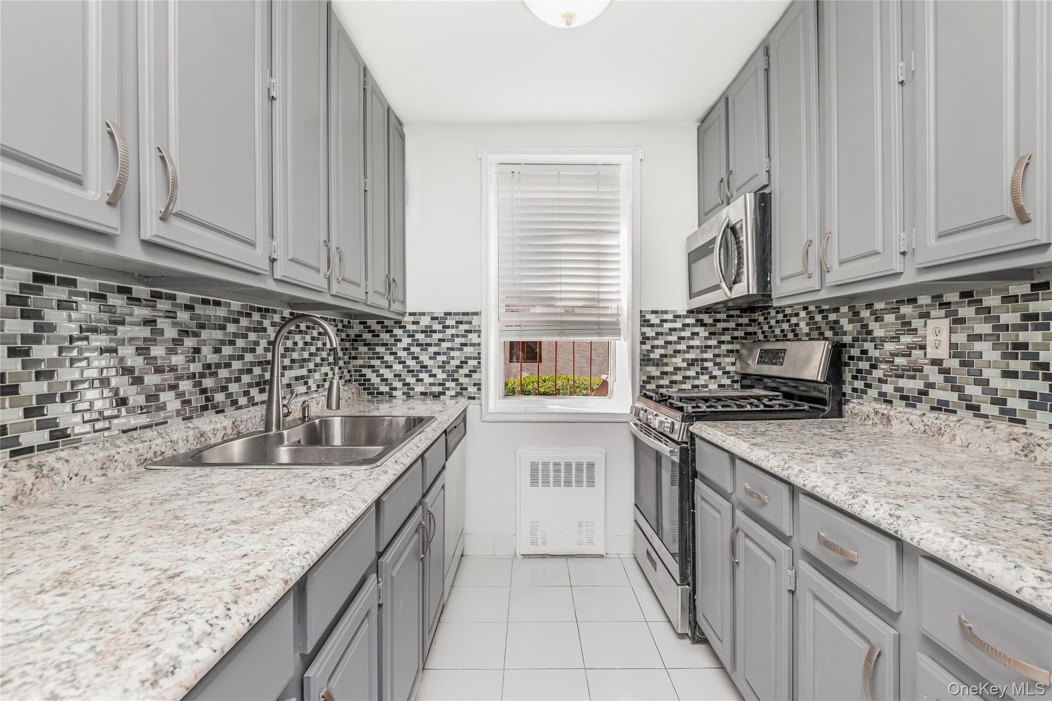 679 Warburton Avenue Unit: 2R