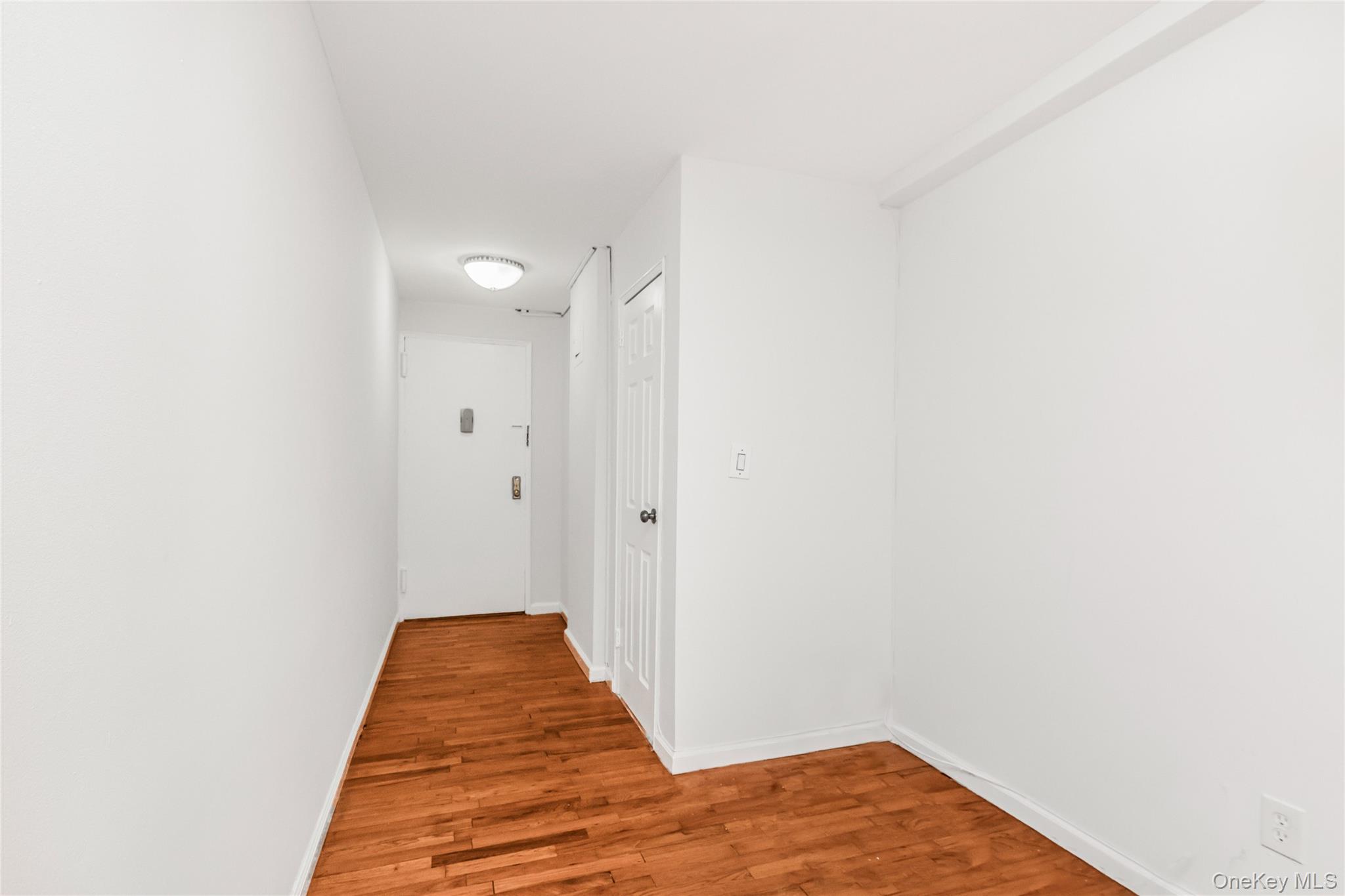 679 Warburton Avenue Unit: 2R