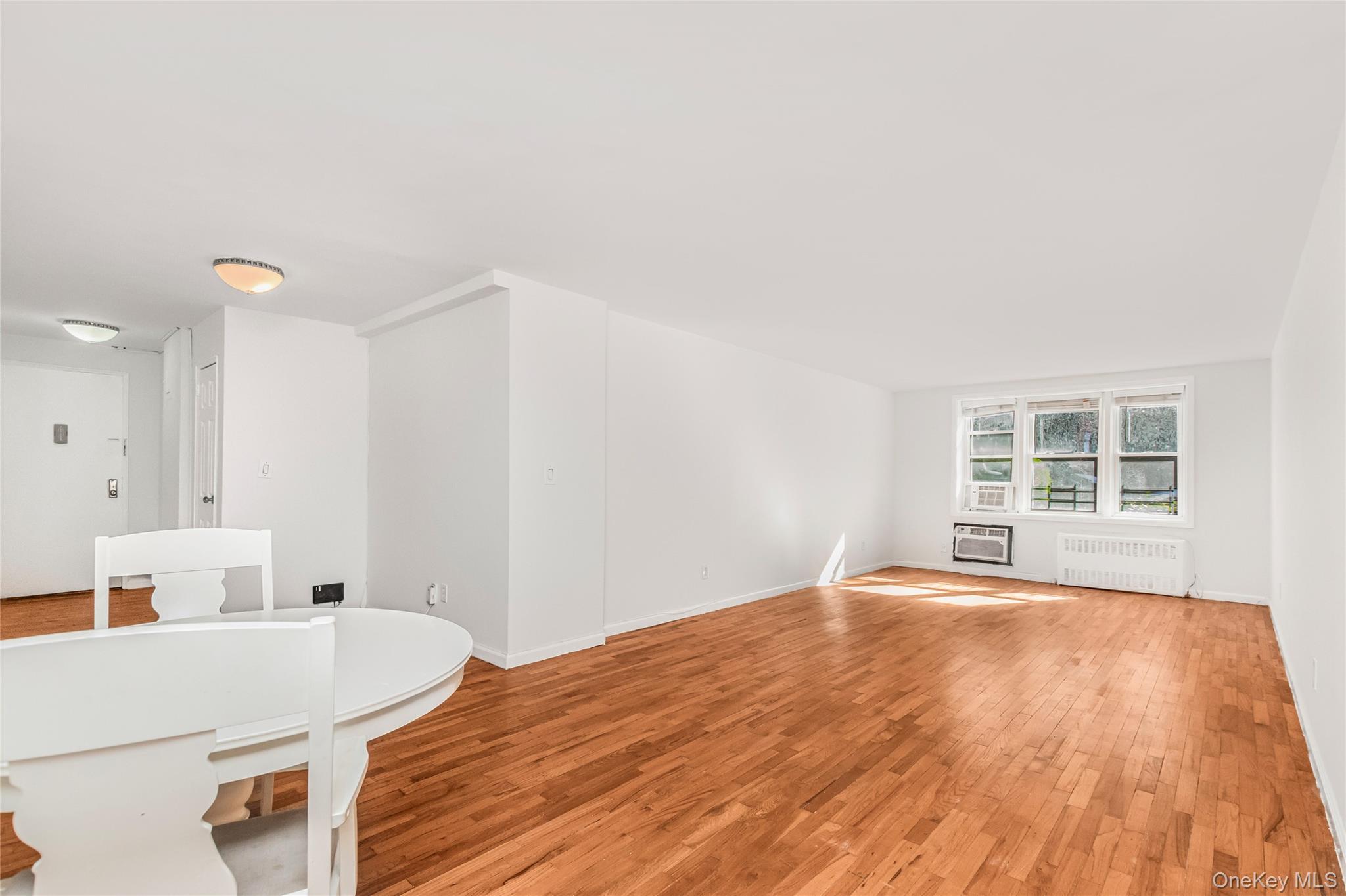 679 Warburton Avenue Unit: 2R