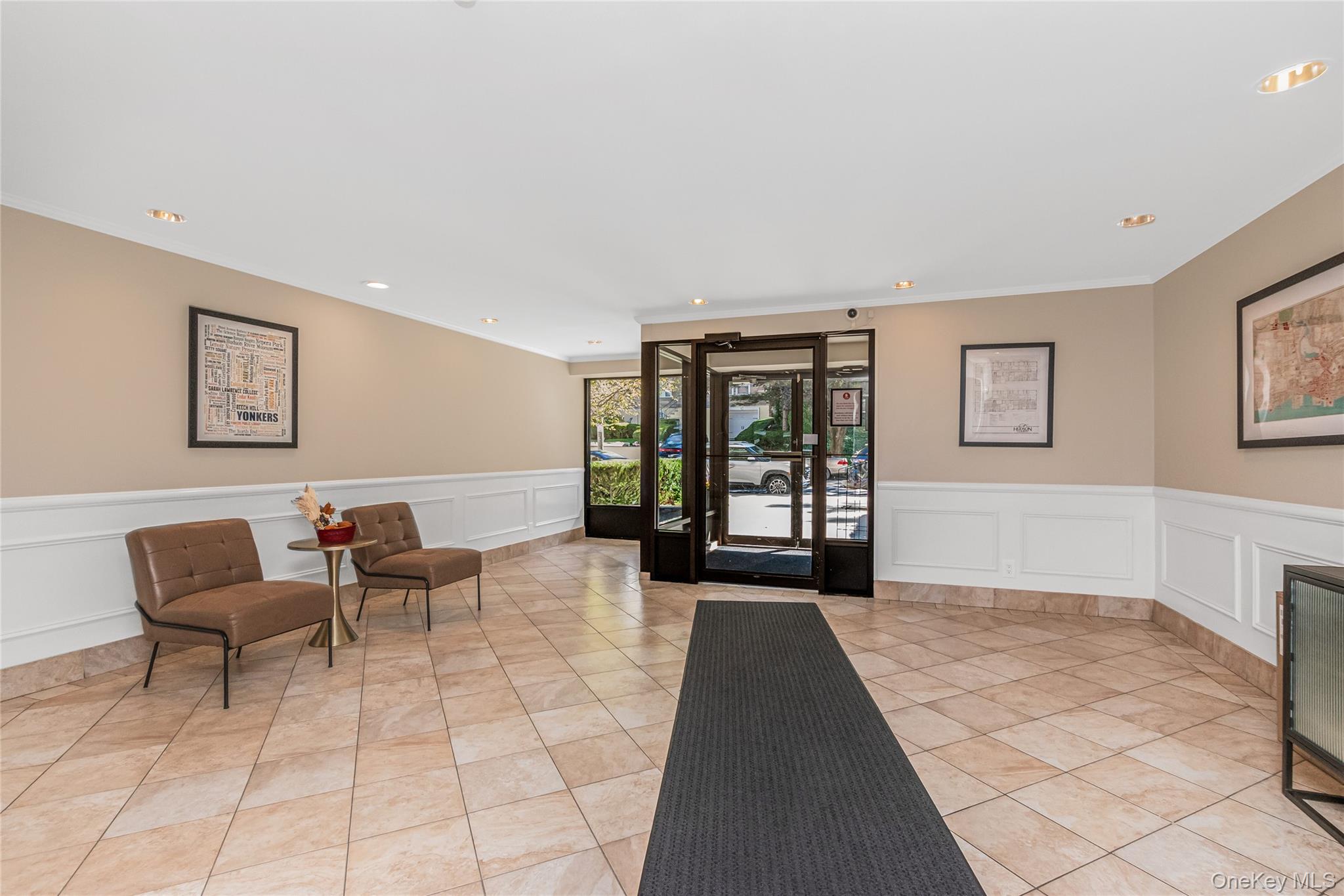 679 Warburton Avenue Unit: 2R