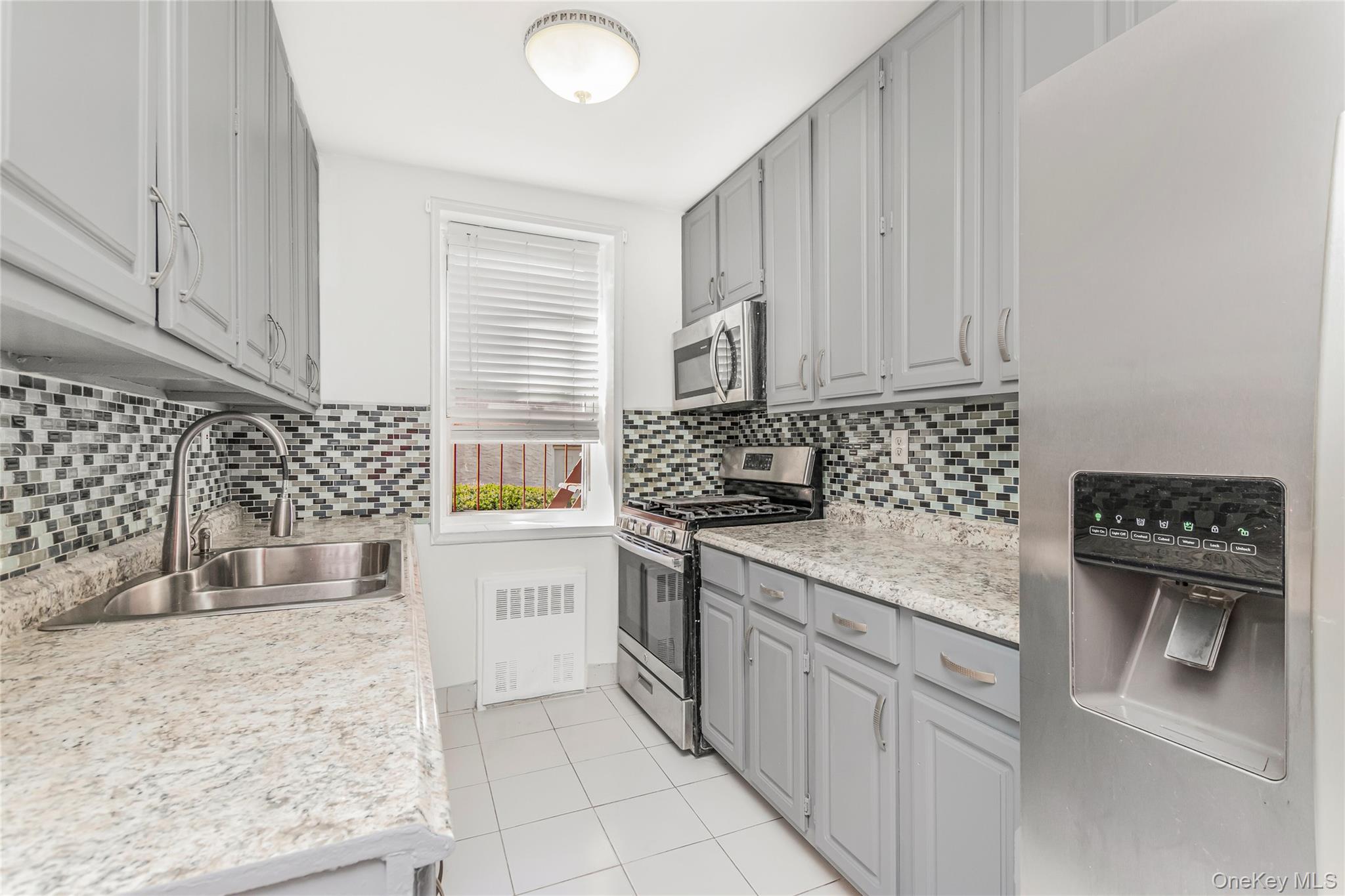 679 Warburton Avenue Unit: 2R