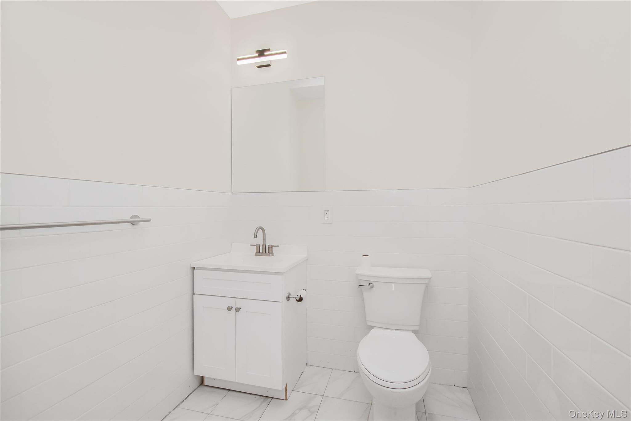 409 Warburton Avenue Unit: 1C