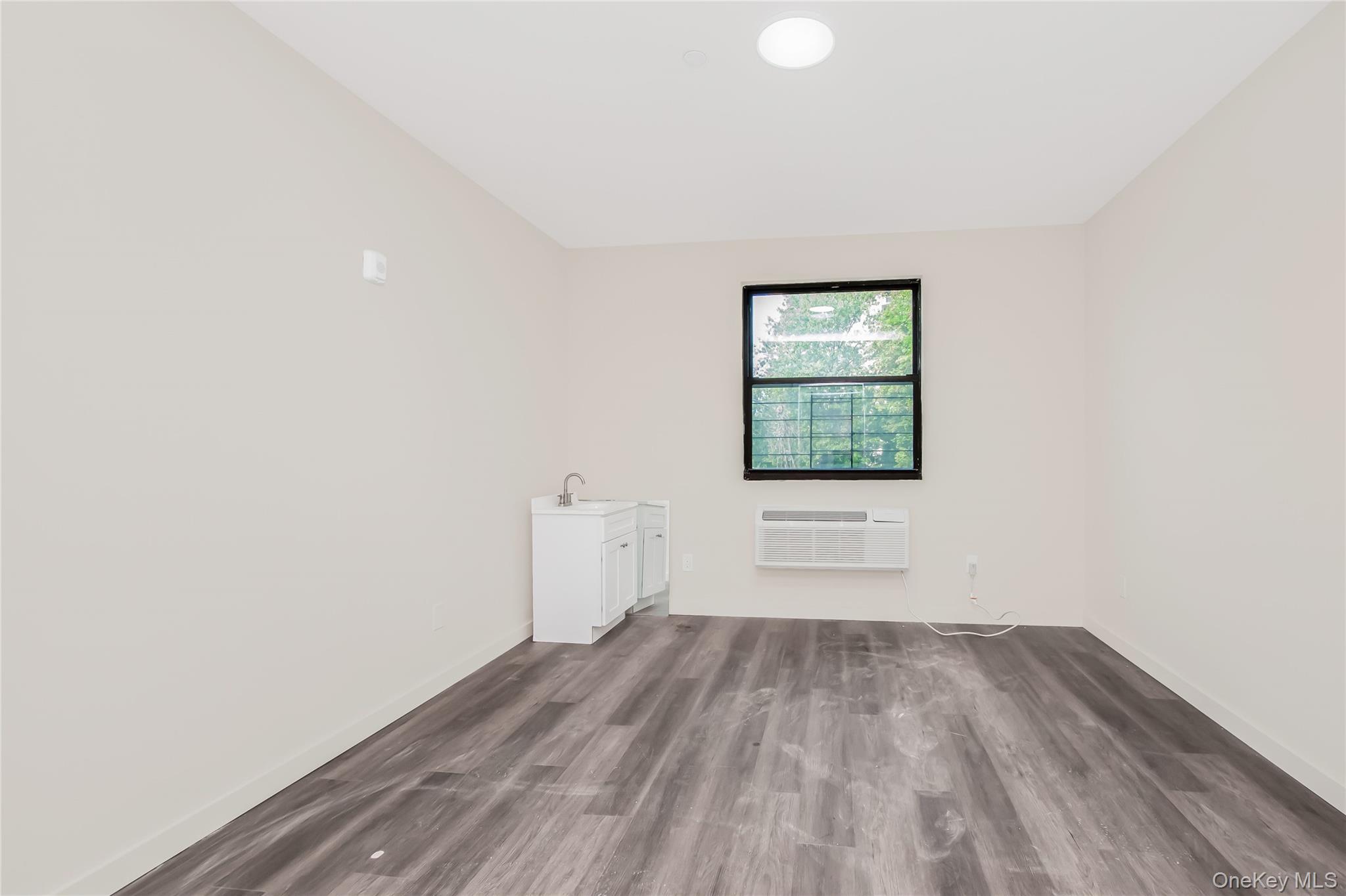 409 Warburton Avenue Unit: 1C