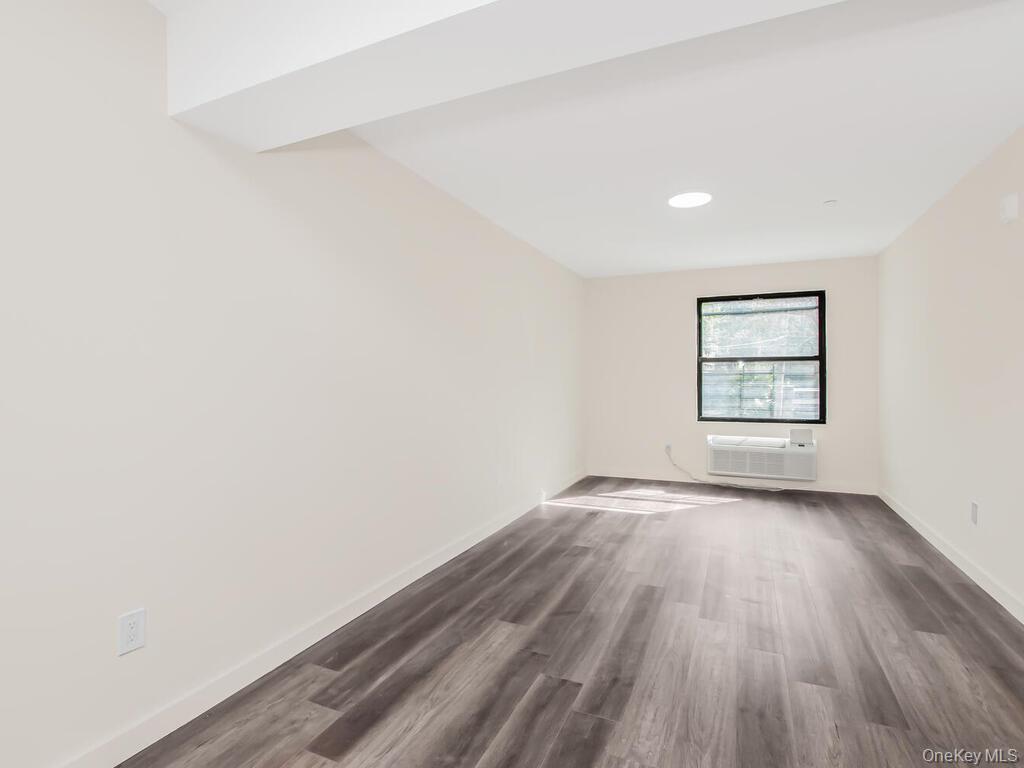 409 Warburton Avenue Unit: 1A