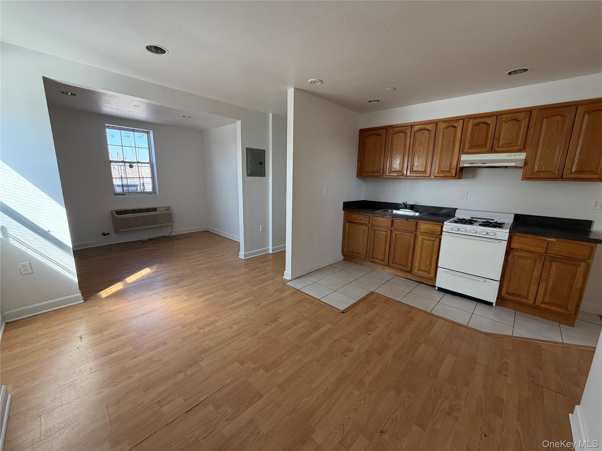 2381 Belmont Avenue Unit: 6A