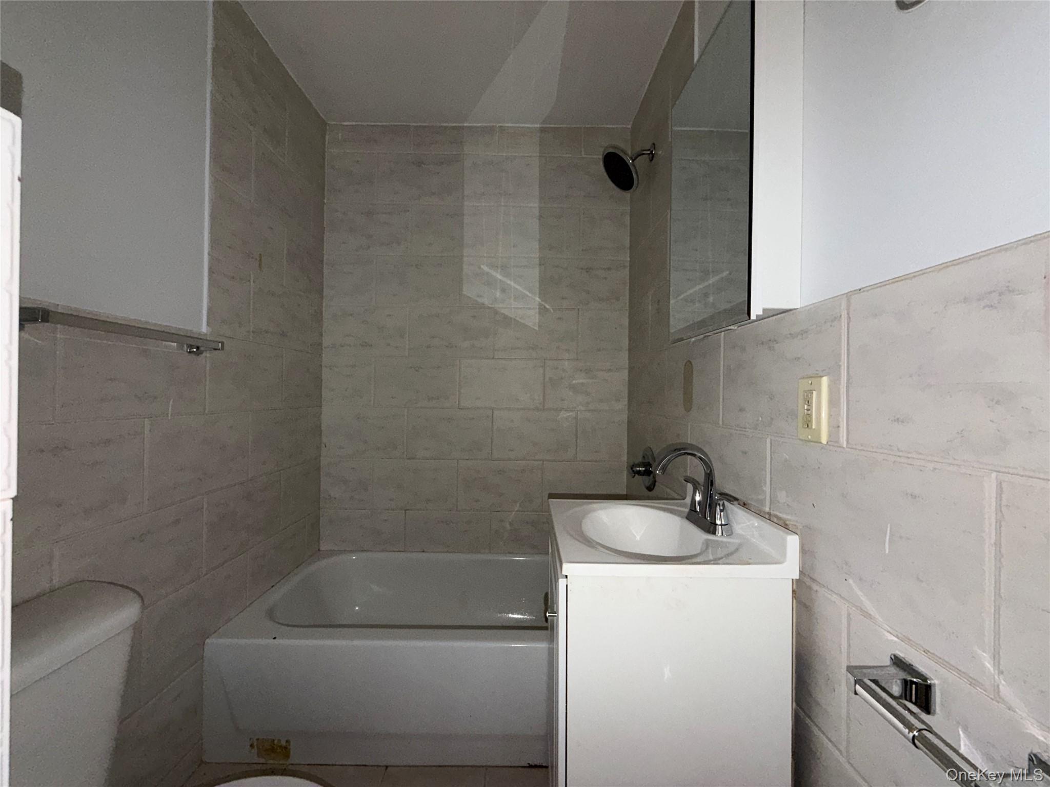 2381 Belmont Avenue Unit: 6A