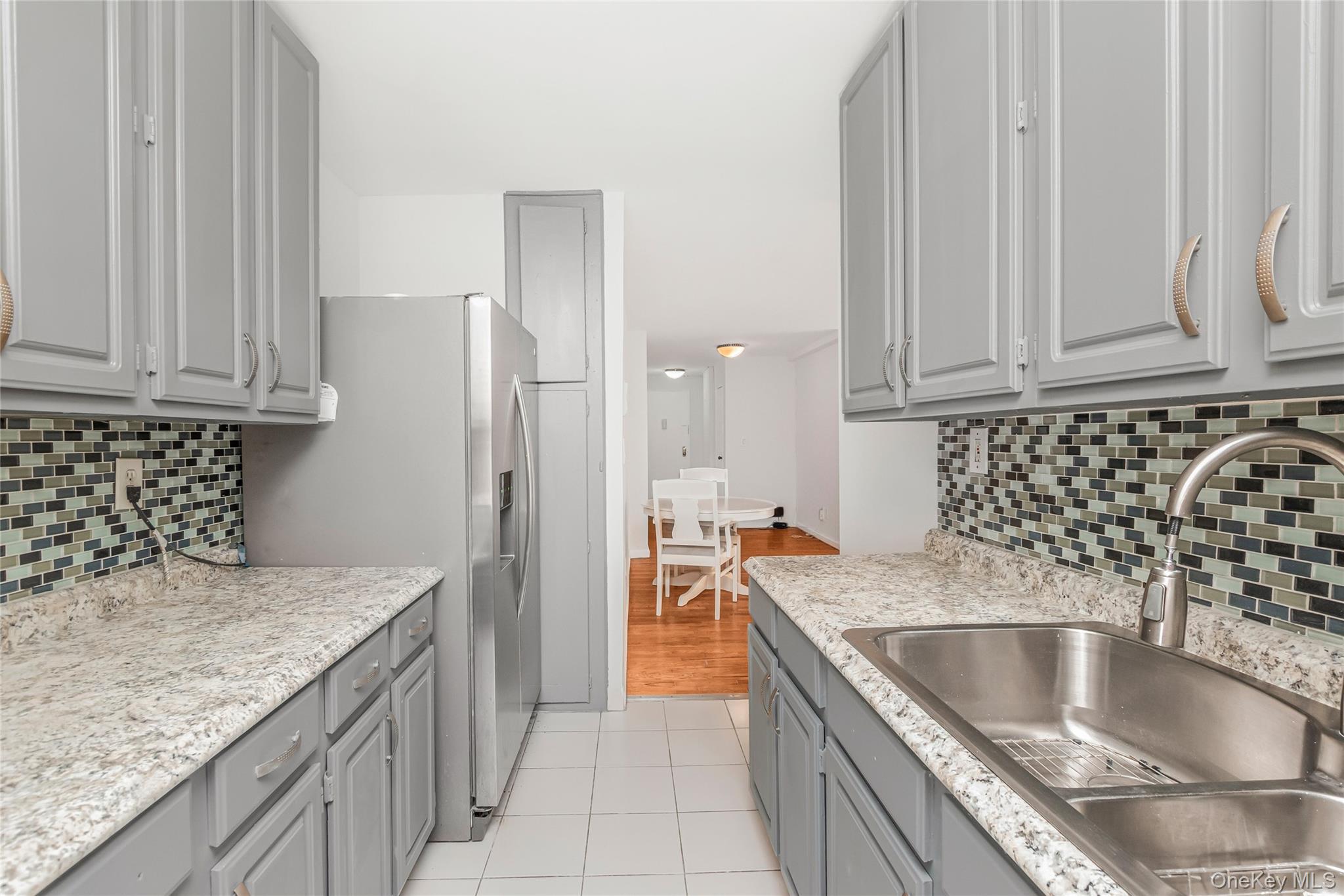 679 Warburton Avenue Unit: 2R