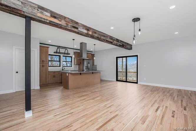 32 Hunt (aka ) 91 Ridgeview Avenue