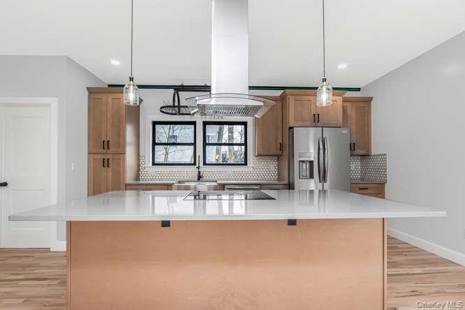 32 Hunt (aka ) 91 Ridgeview Avenue