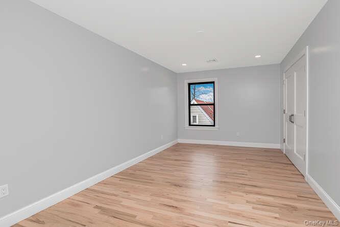 32 Hunt (aka ) 91 Ridgeview Avenue