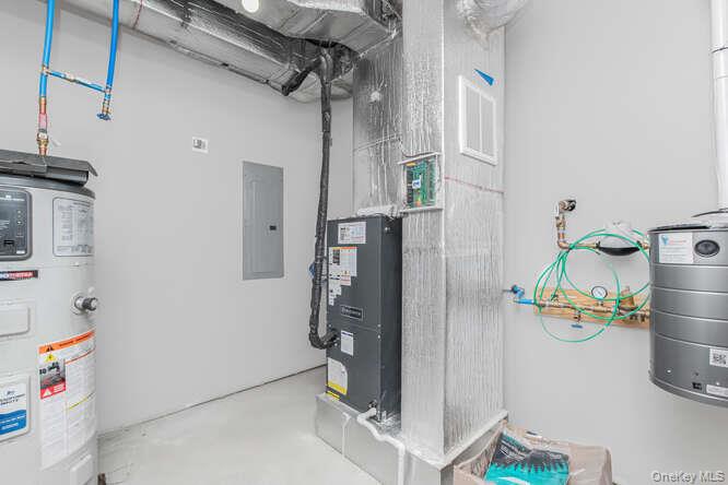 32 Hunt (aka ) 91 Ridgeview Avenue