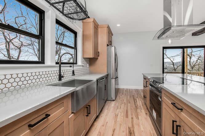 32 Hunt (aka ) 91 Ridgeview Avenue