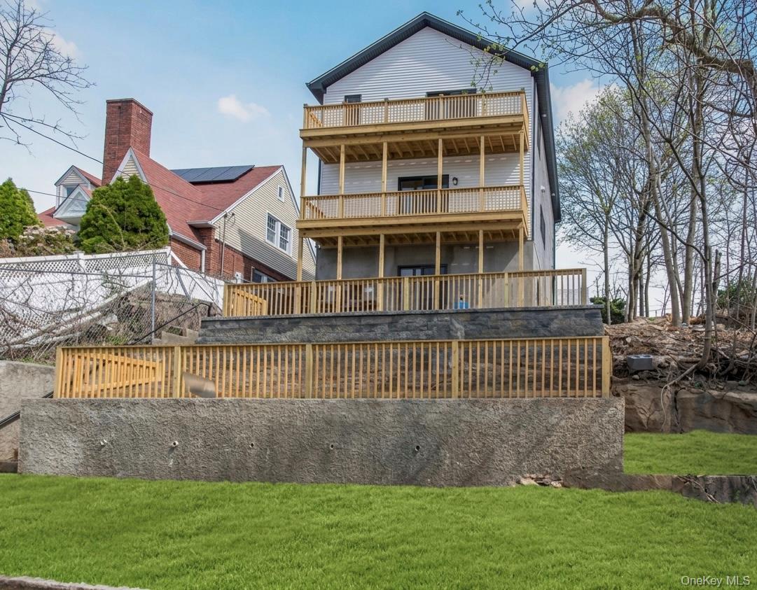 32 Hunt (aka ) 91 Ridgeview Avenue