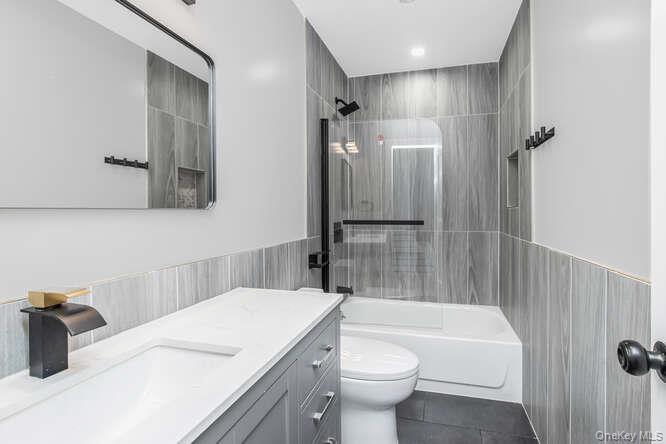 32 Hunt (aka ) 91 Ridgeview Avenue