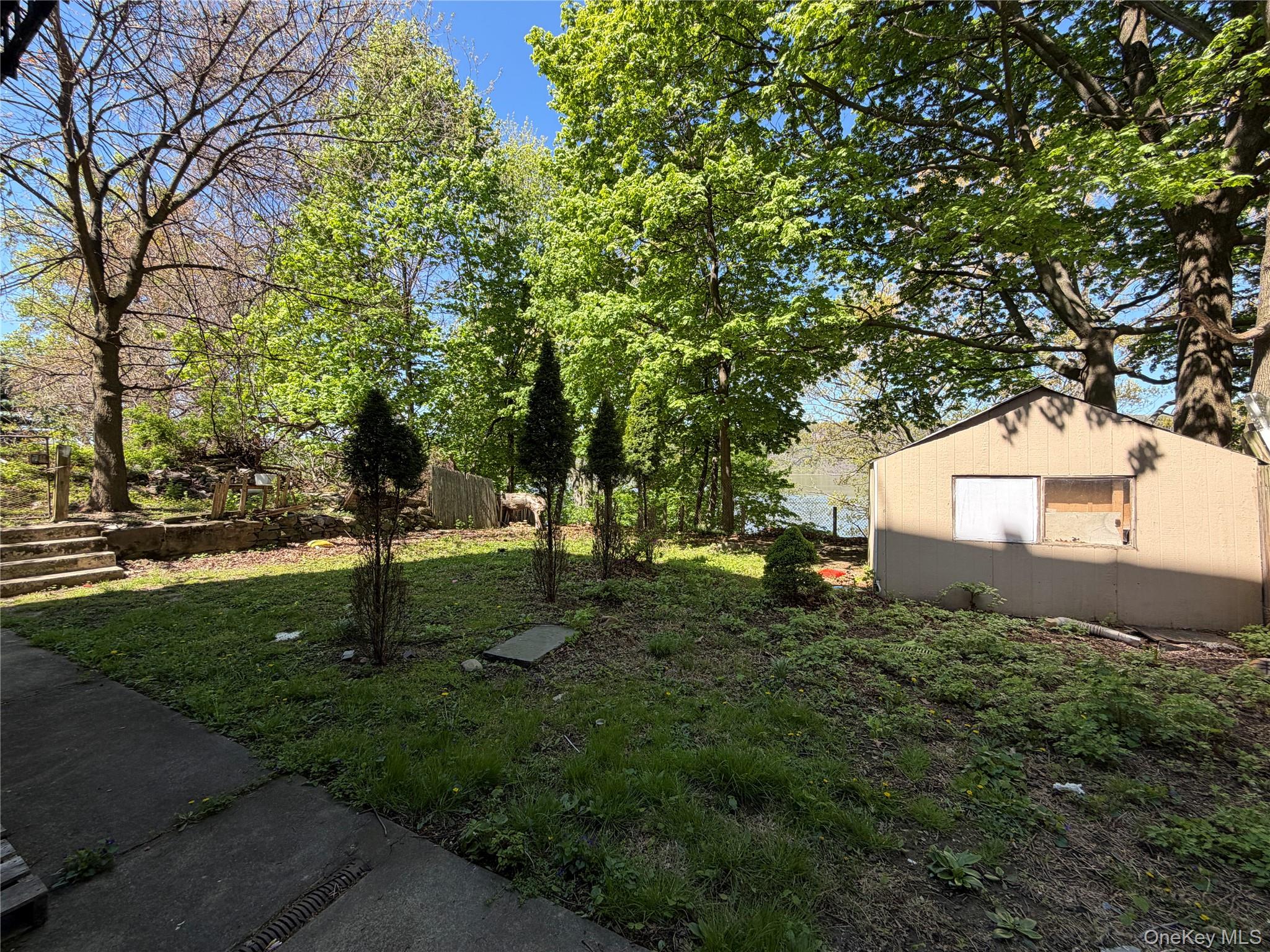 737 Warburton Avenue
