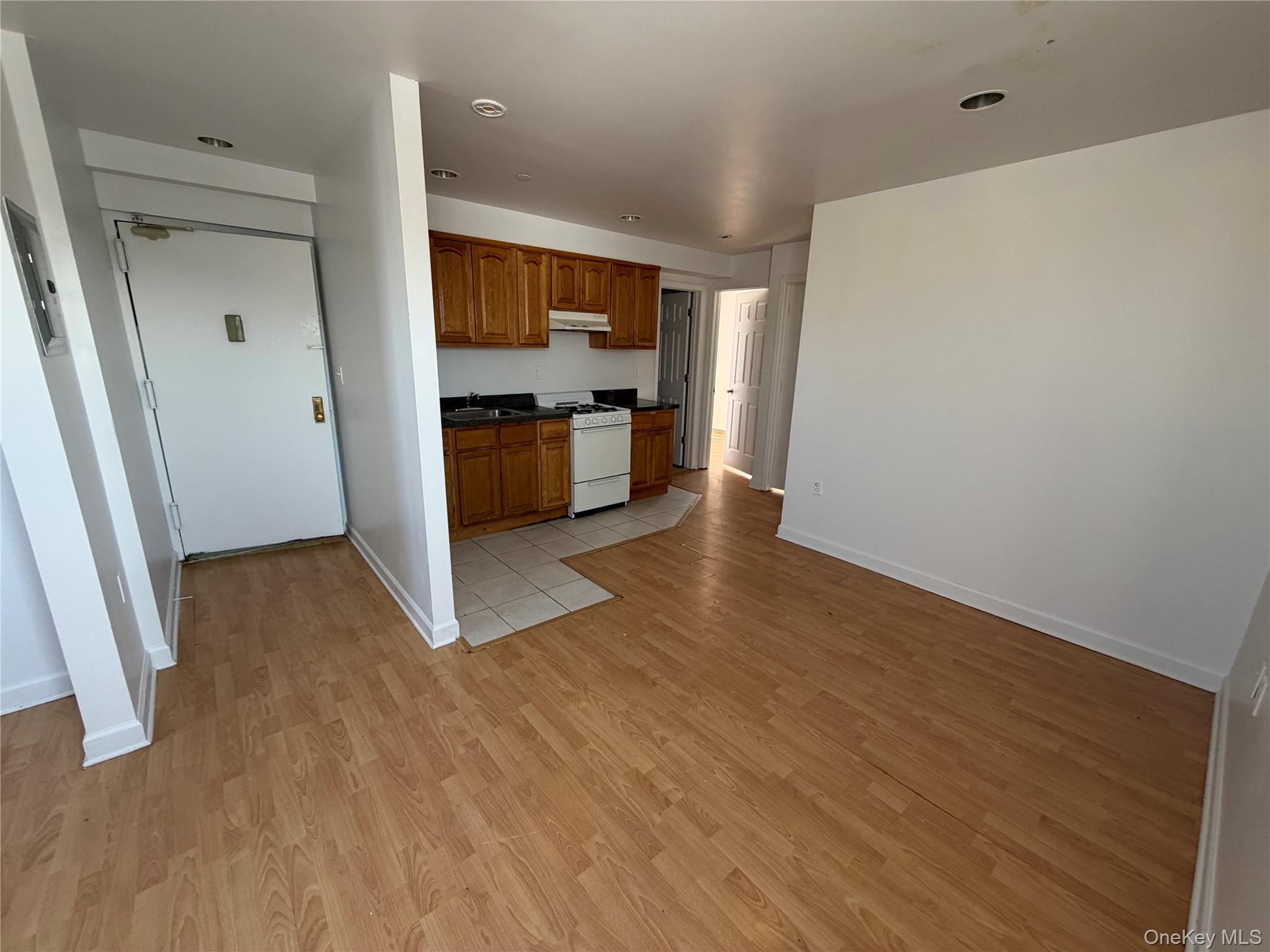 2381 Belmont Avenue Unit: 6A