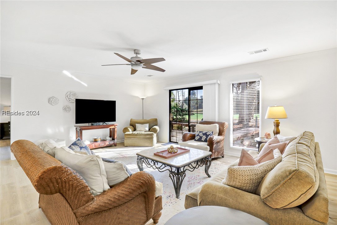 45 Queens Folly Road Unit: 542