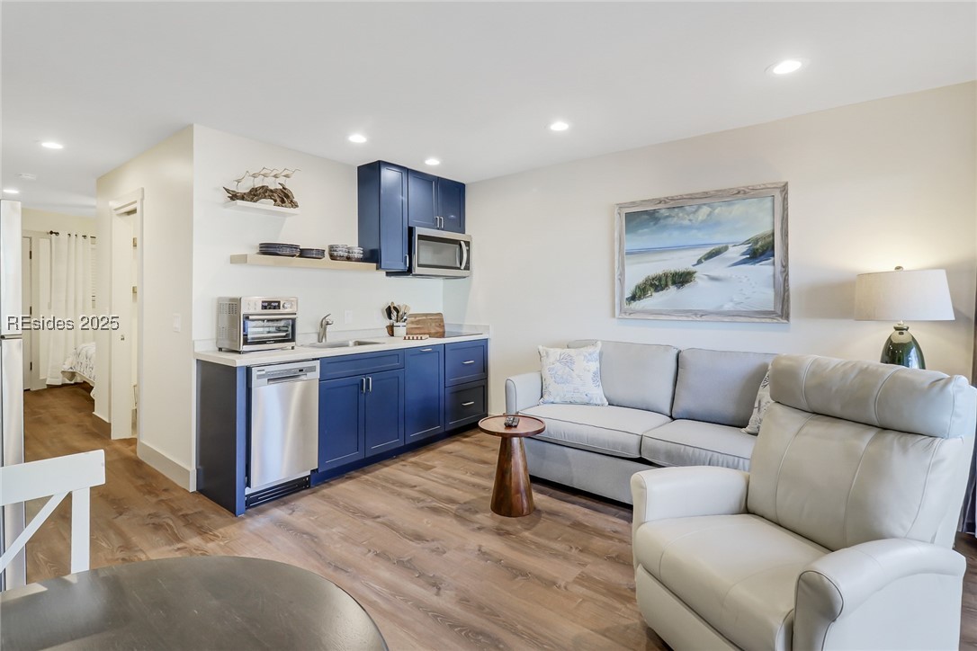 23 S Forest Beach Unit: 159