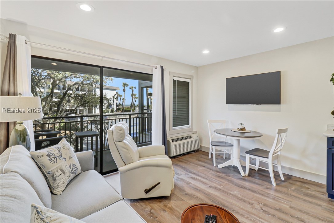 23 S Forest Beach Unit: 159