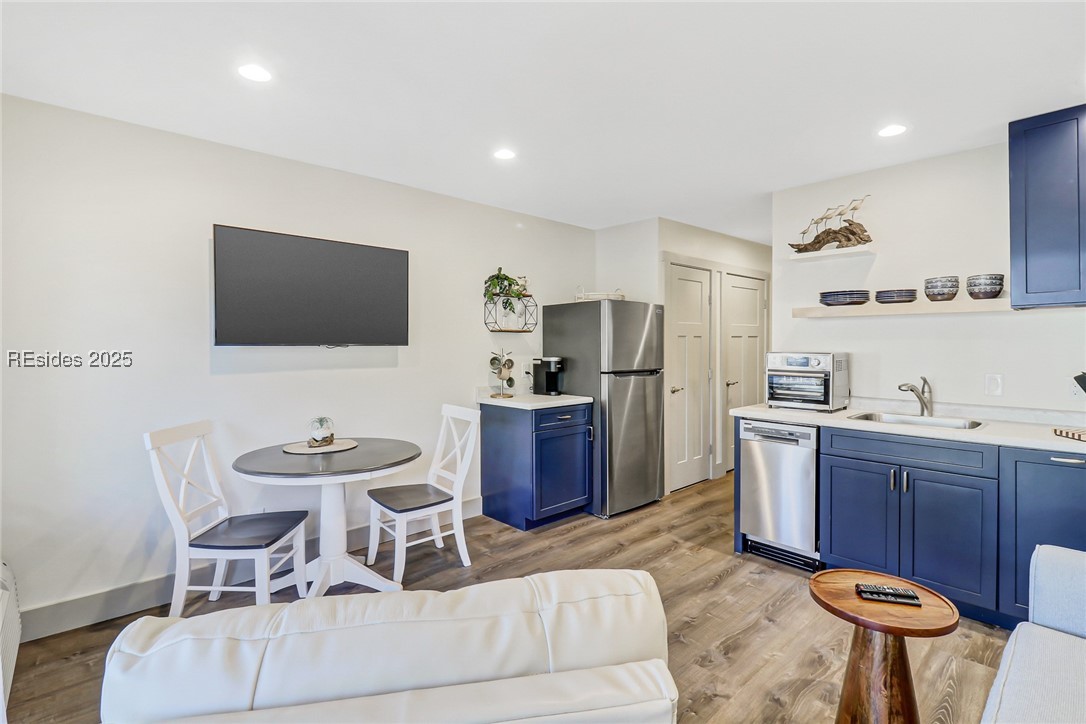 23 S Forest Beach Unit: 159
