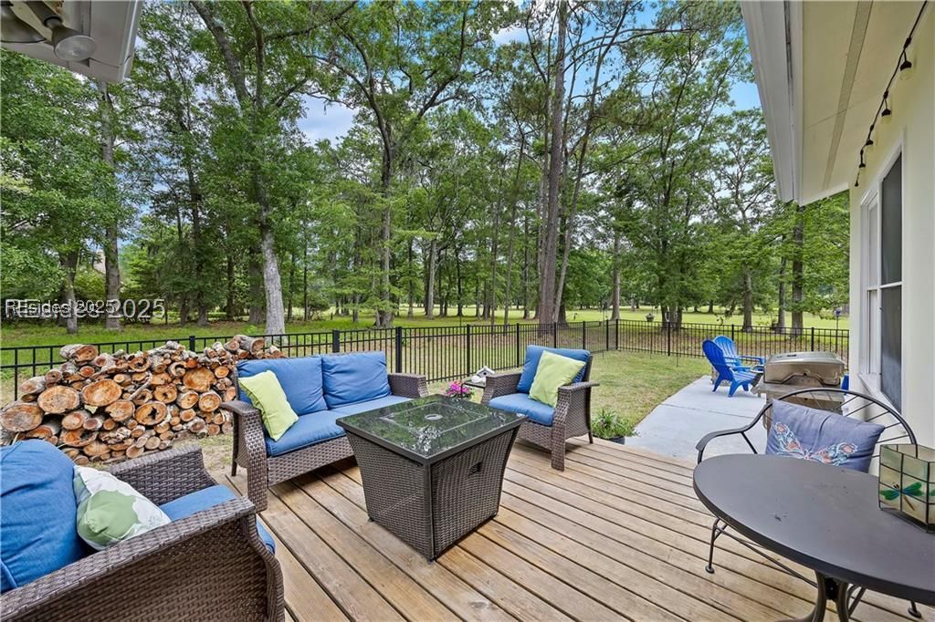 51 White Oaks Circle