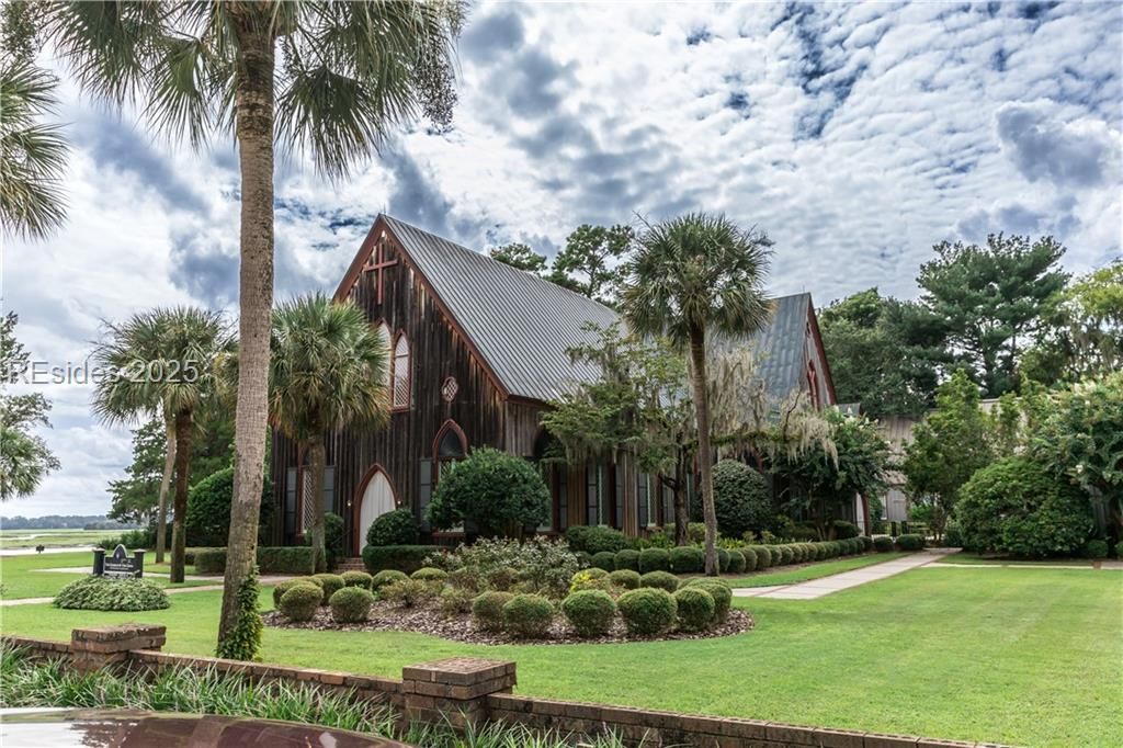 8 Lake Linden Place