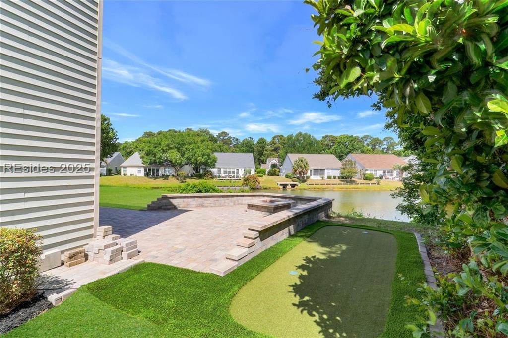 8 Lake Linden Place