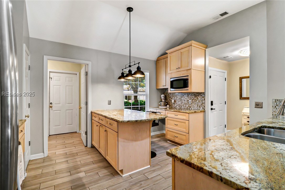39 Monticello Dr