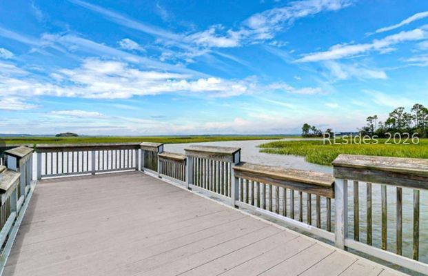 6 Gold Oak Drive