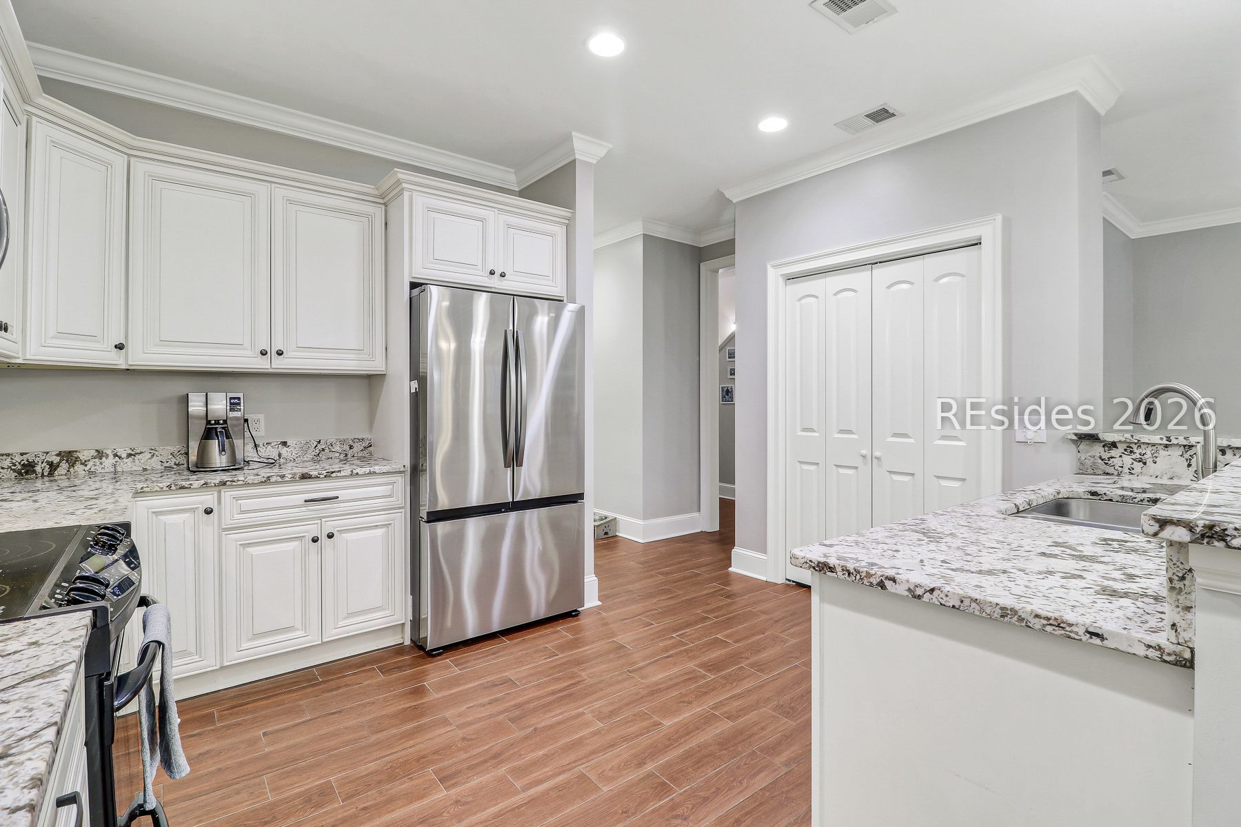 6 Gold Oak Drive