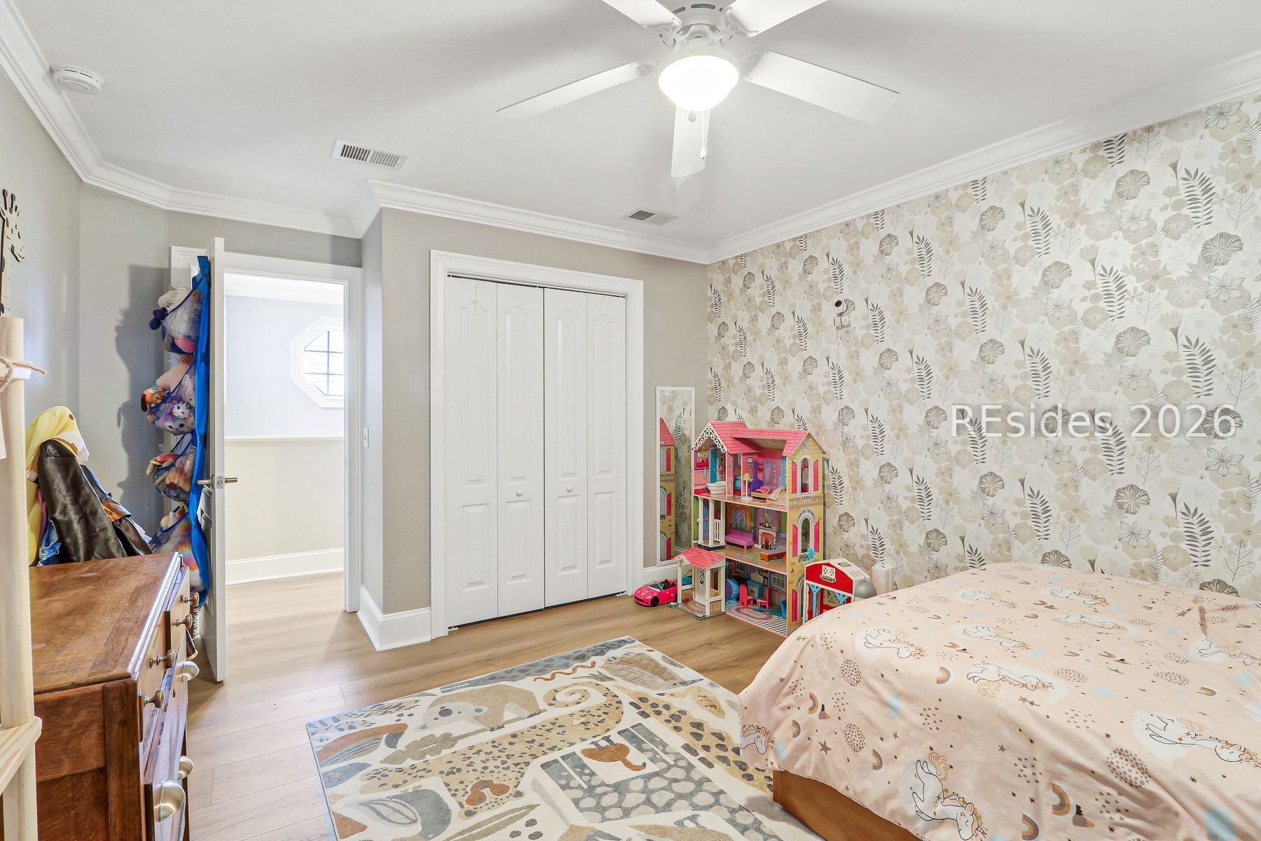 6 Gold Oak Drive