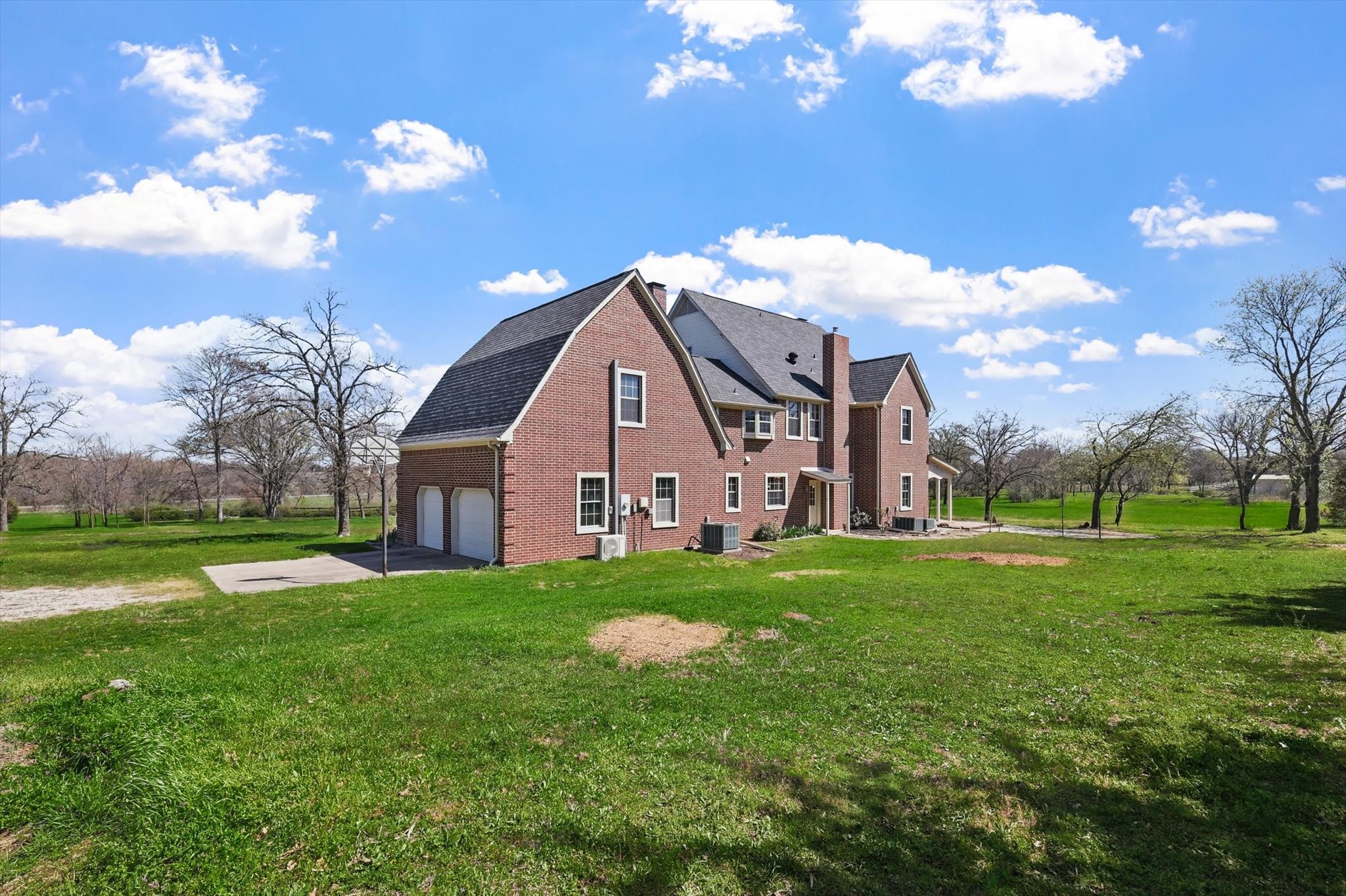 1120 Harpole Road E