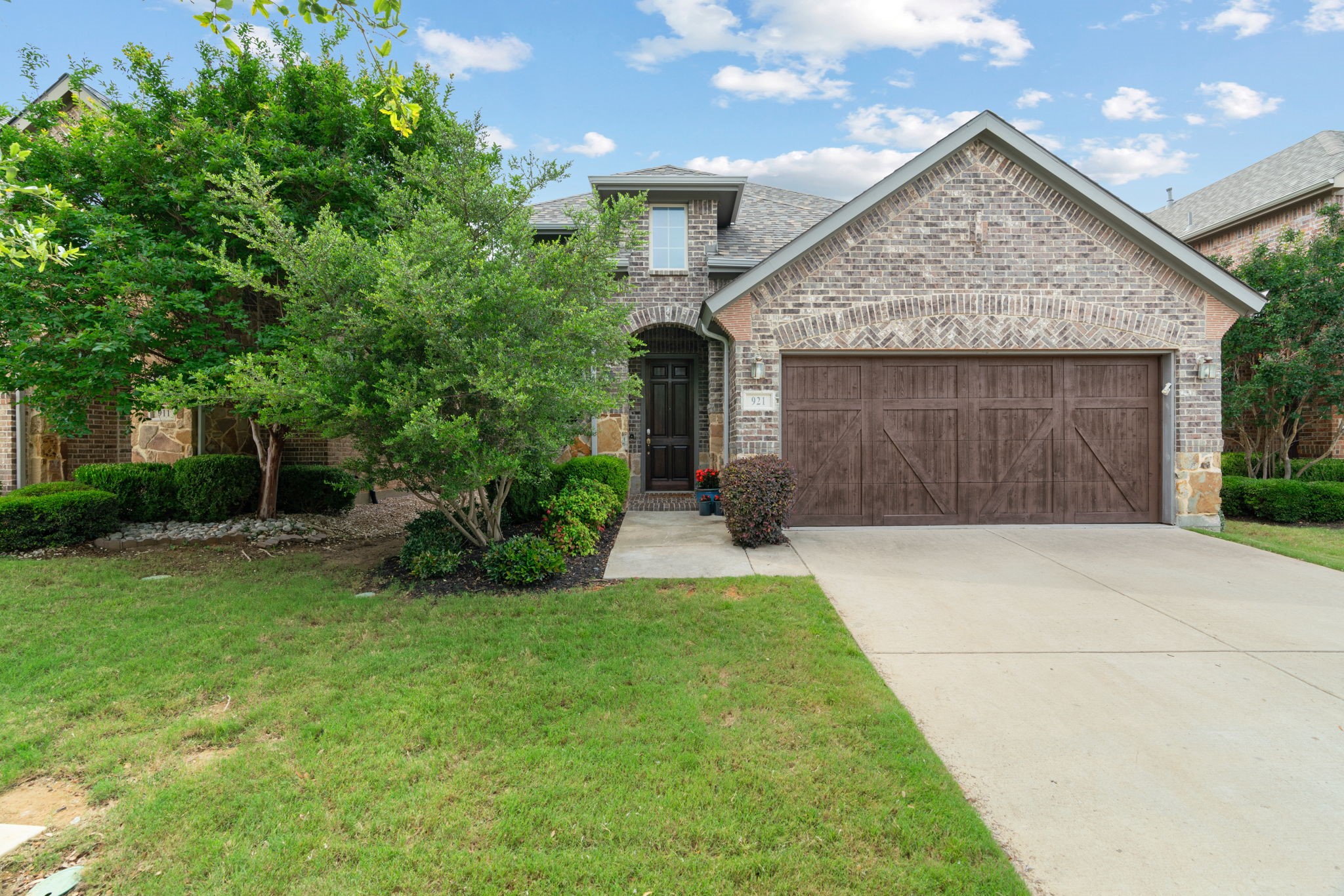 921 Montgomery Way
