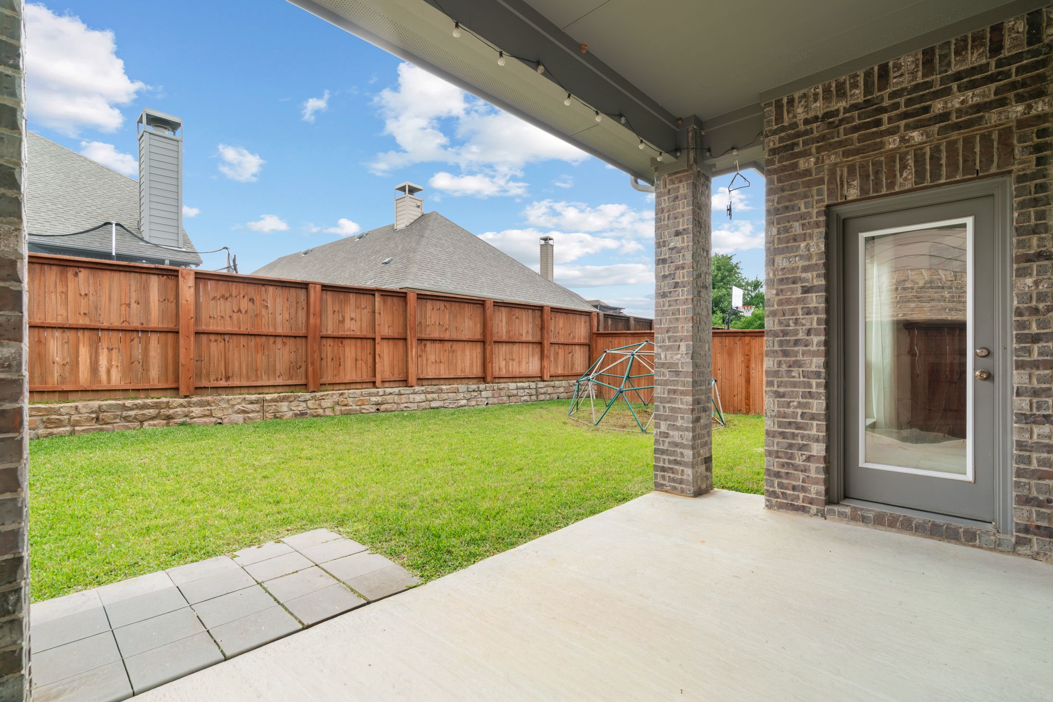 921 Montgomery Way