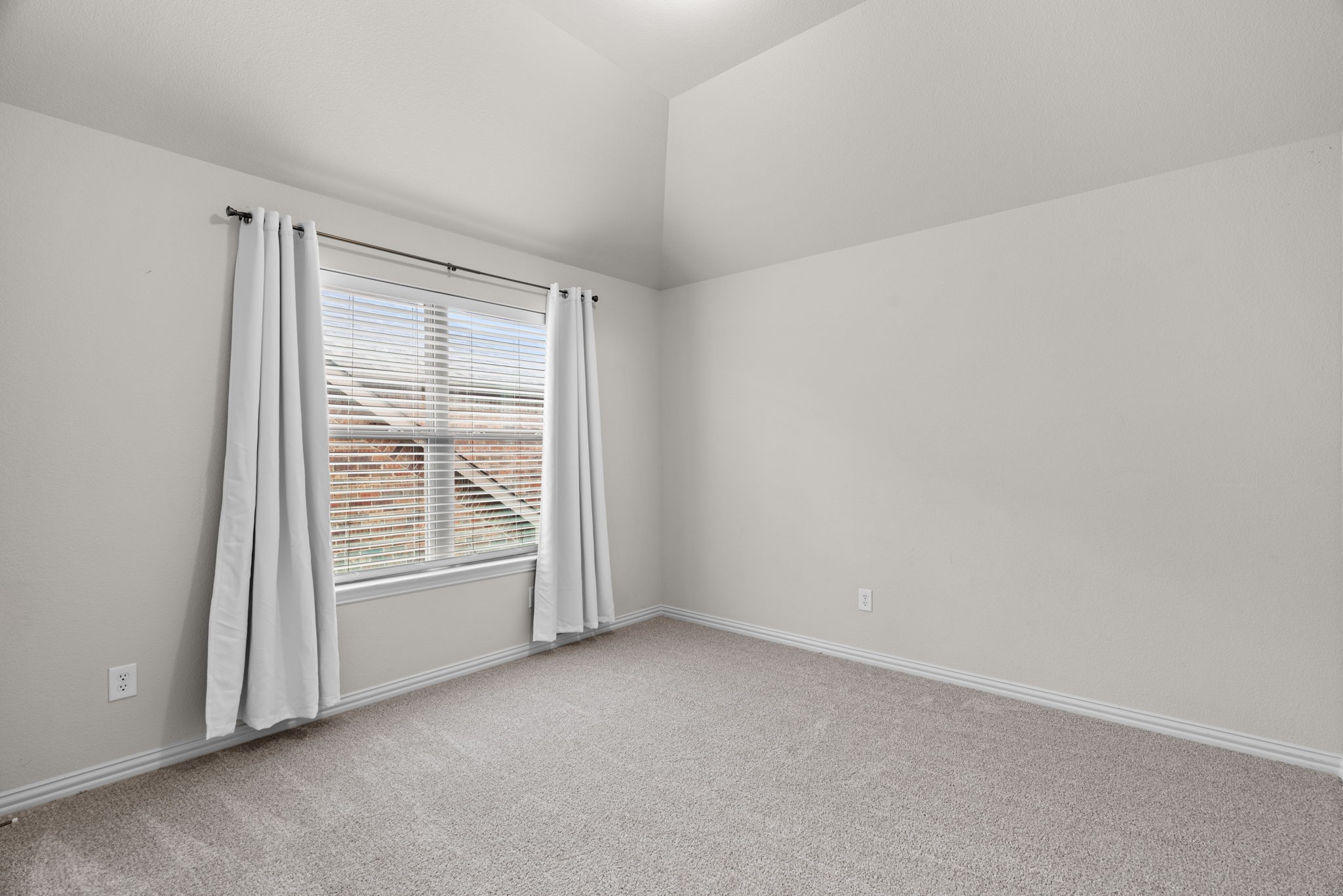 921 Montgomery Way