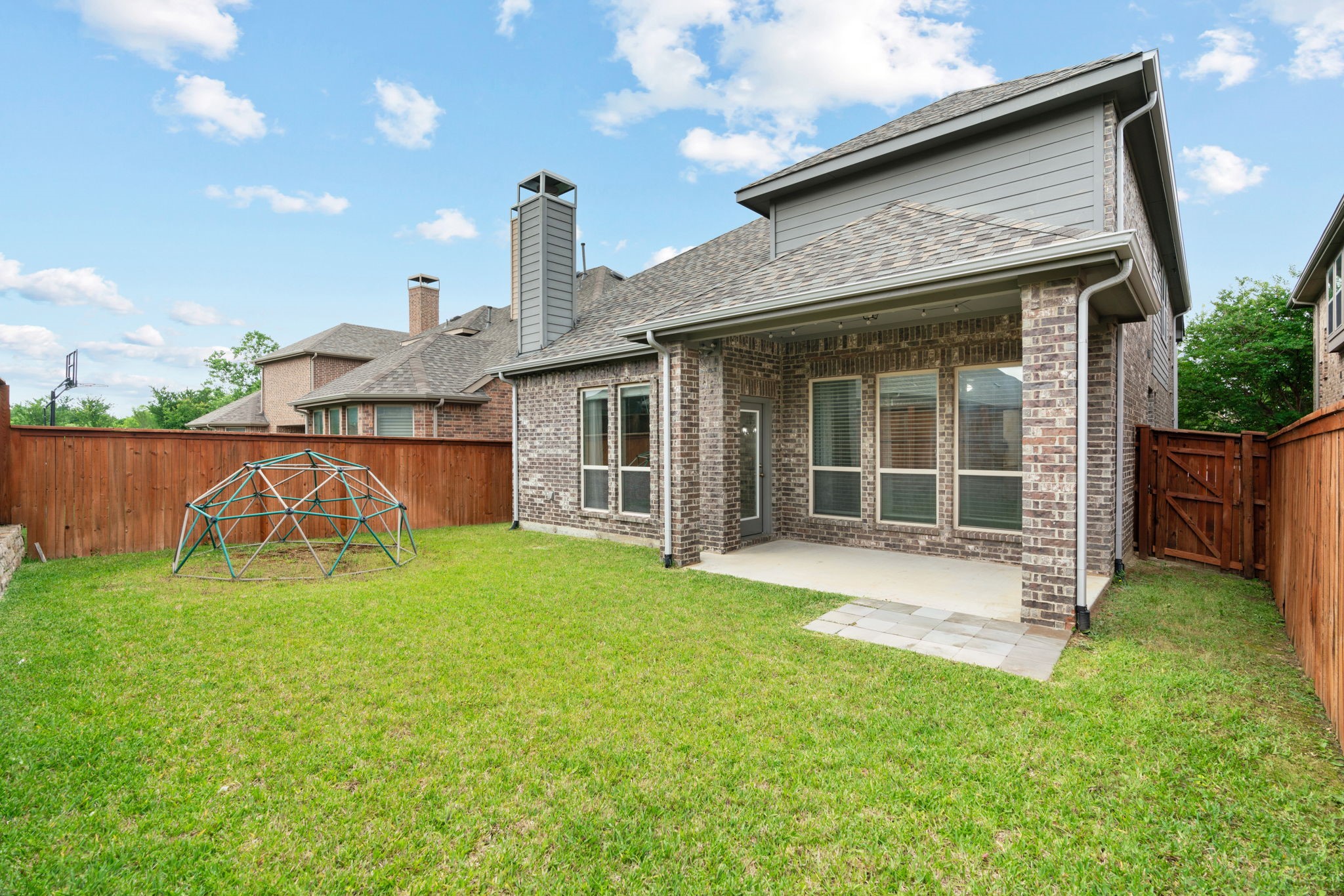921 Montgomery Way