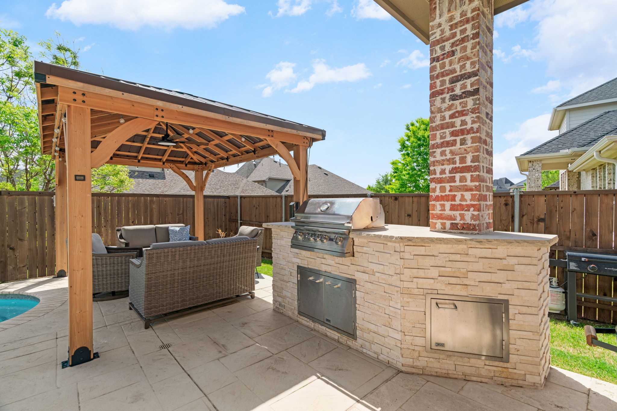 1008 Highpoint Way