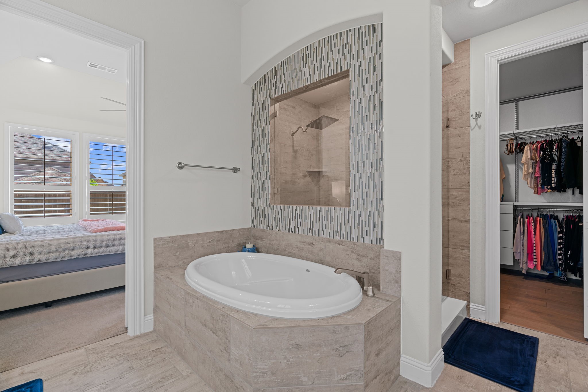 1008 Highpoint Way