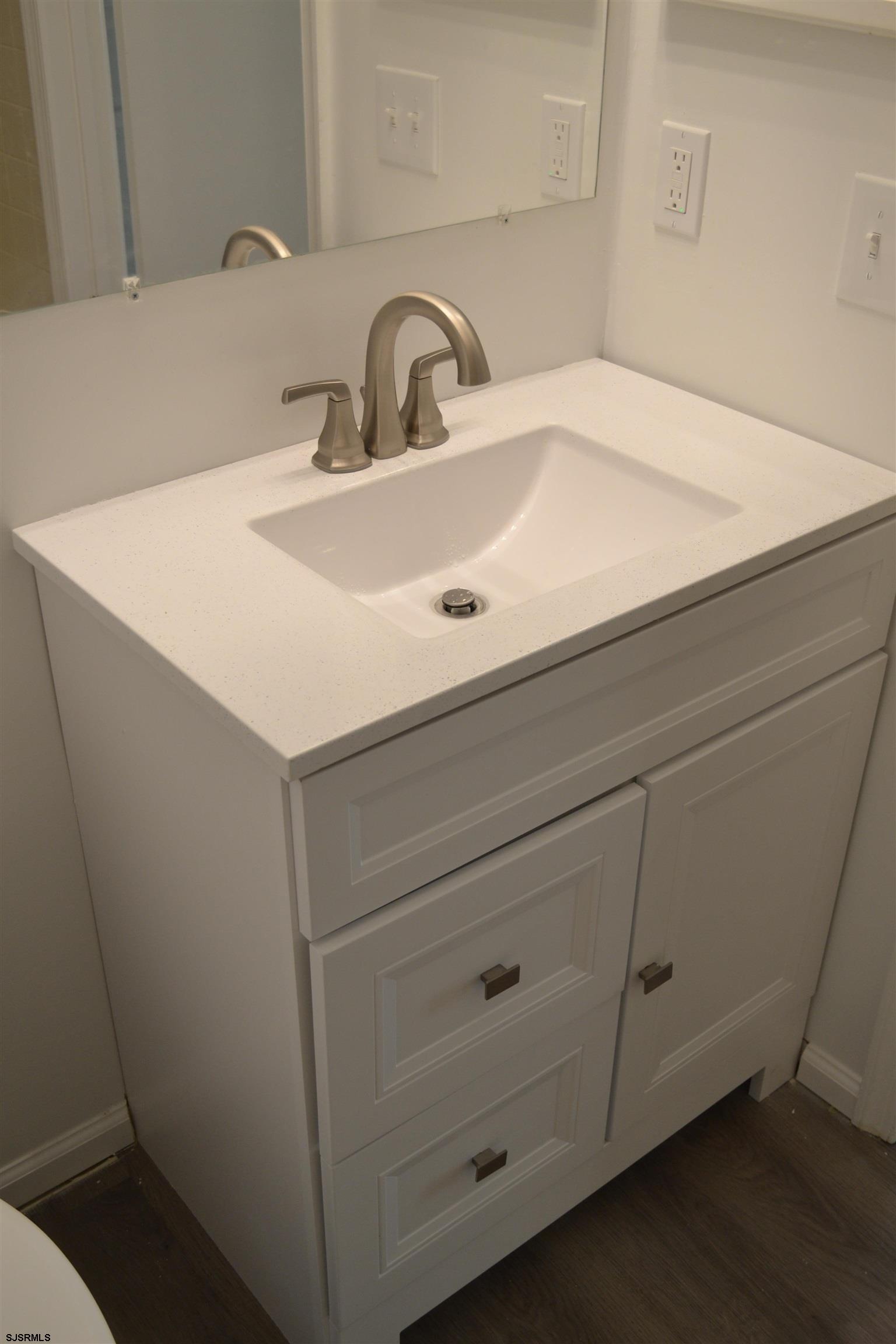 22 Apache Ct Unit: 22