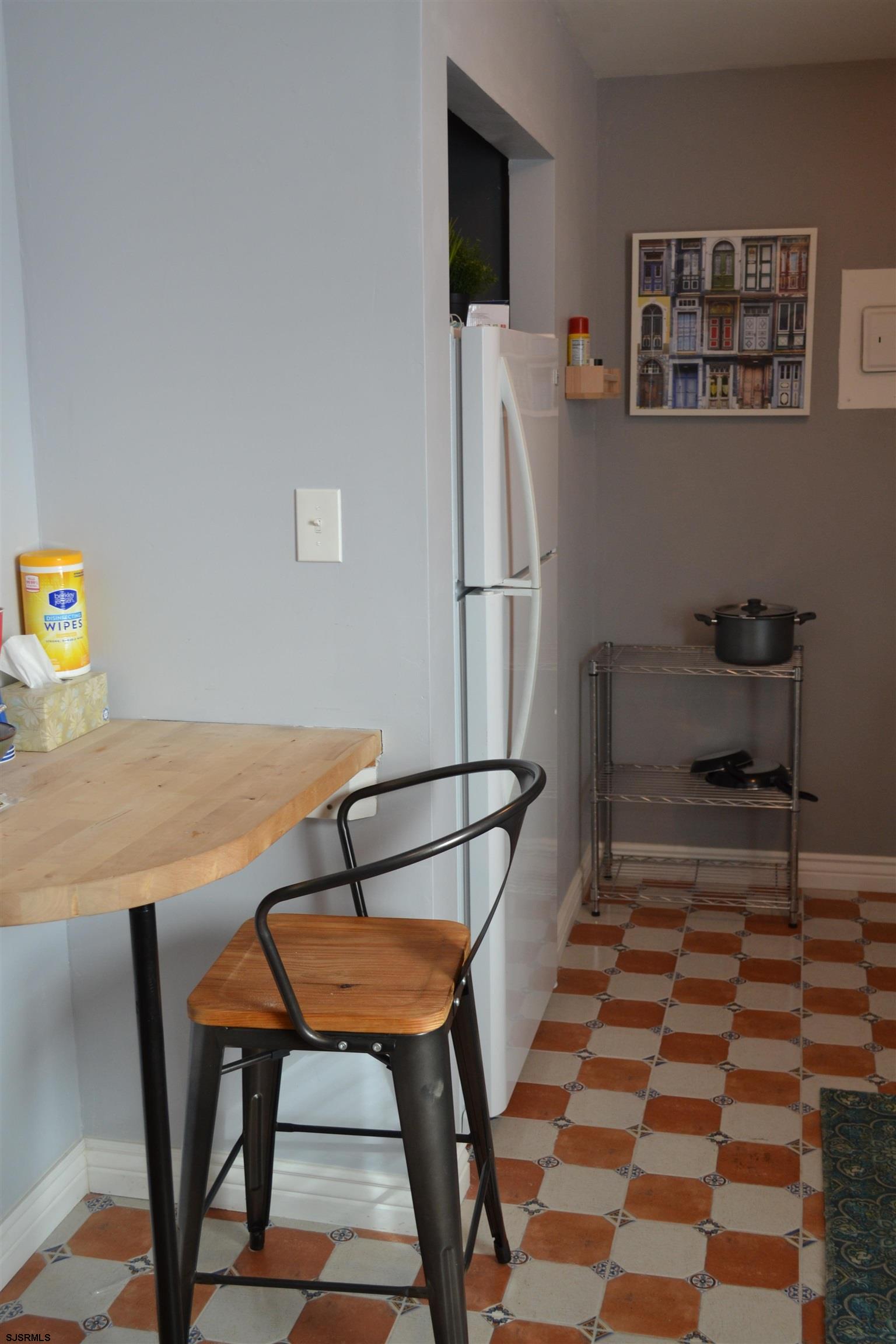 6 N Newport Unit: B4