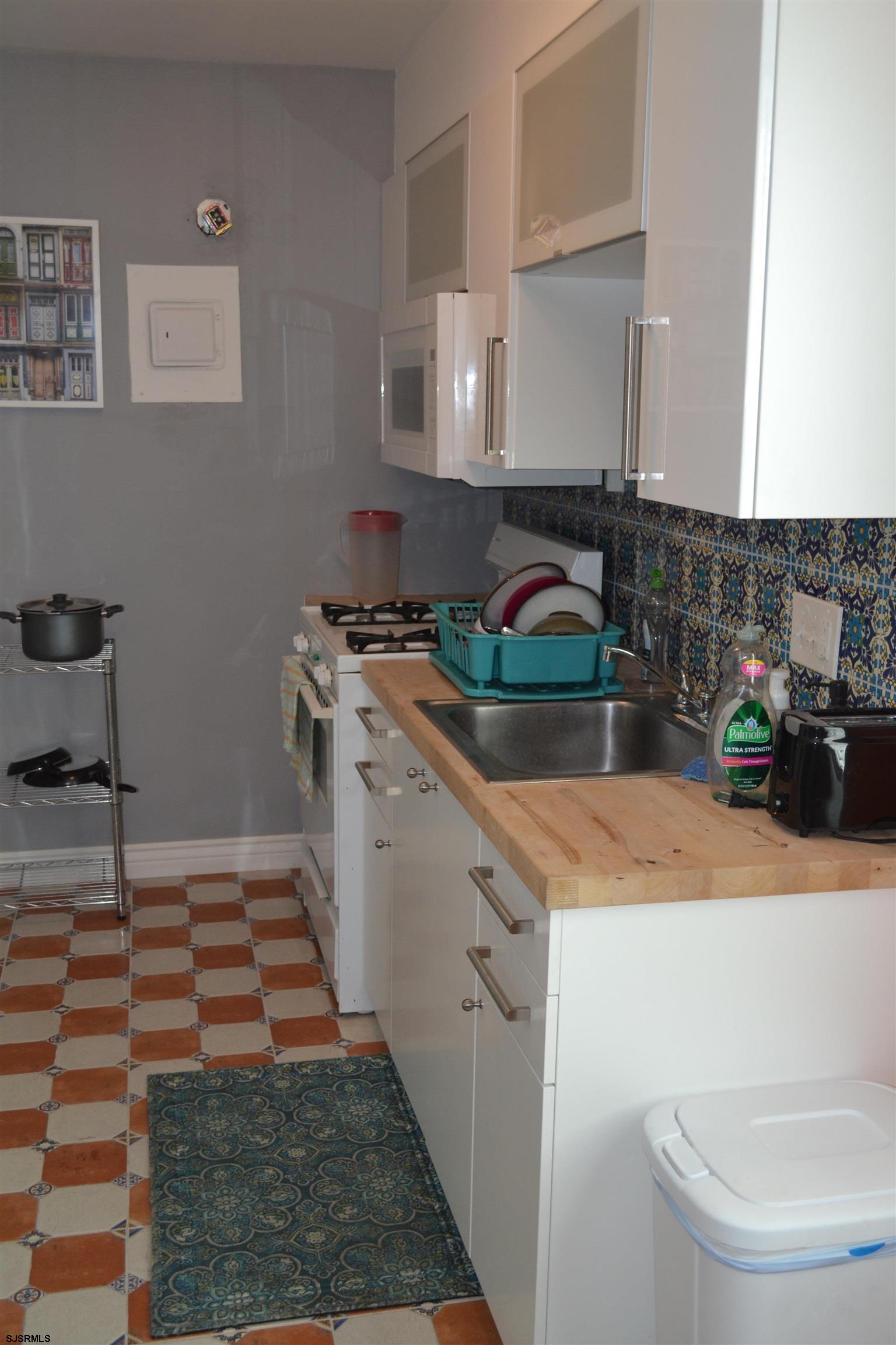 6 N Newport Unit: B4