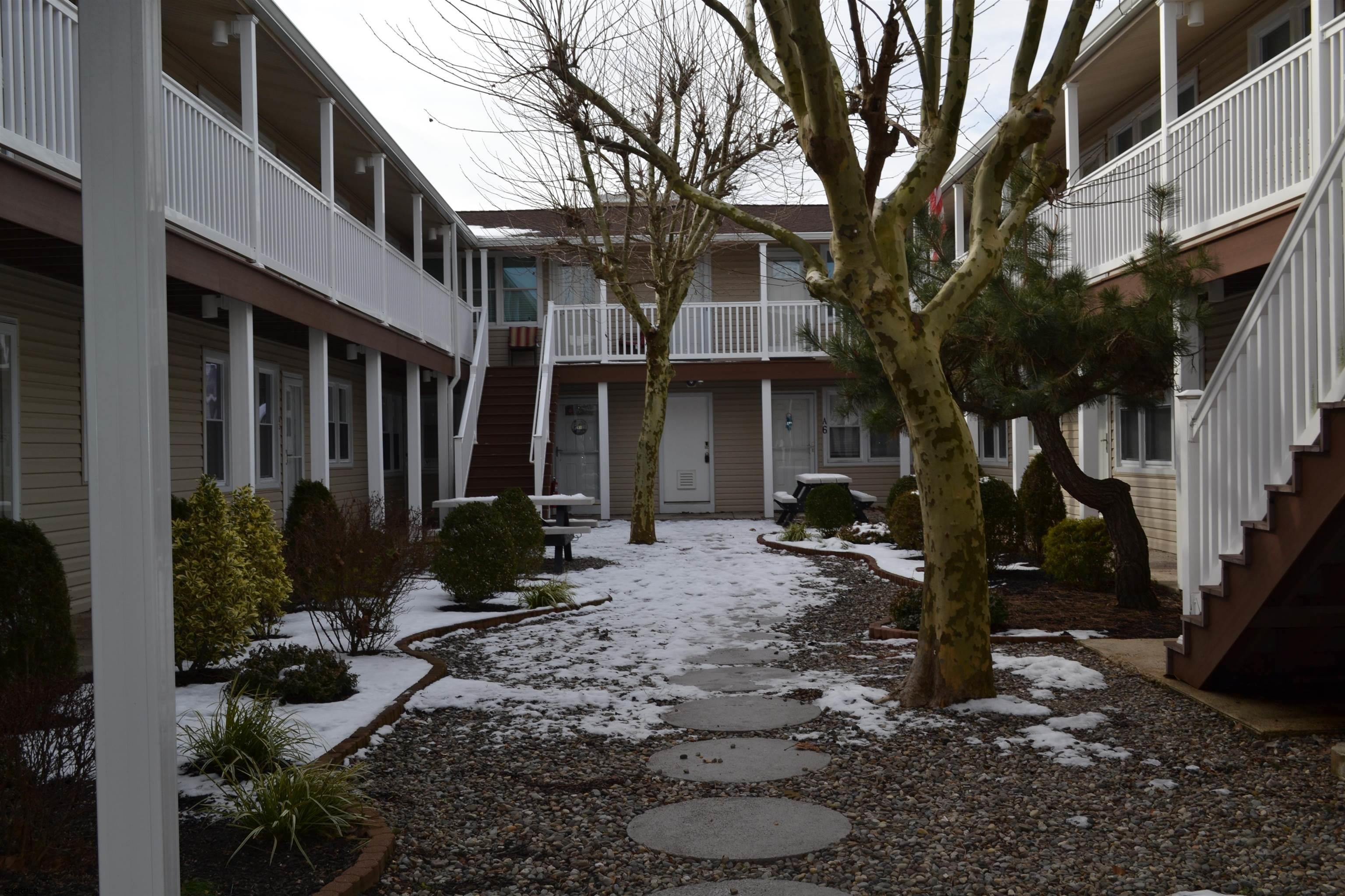 6 N Newport Unit: B4