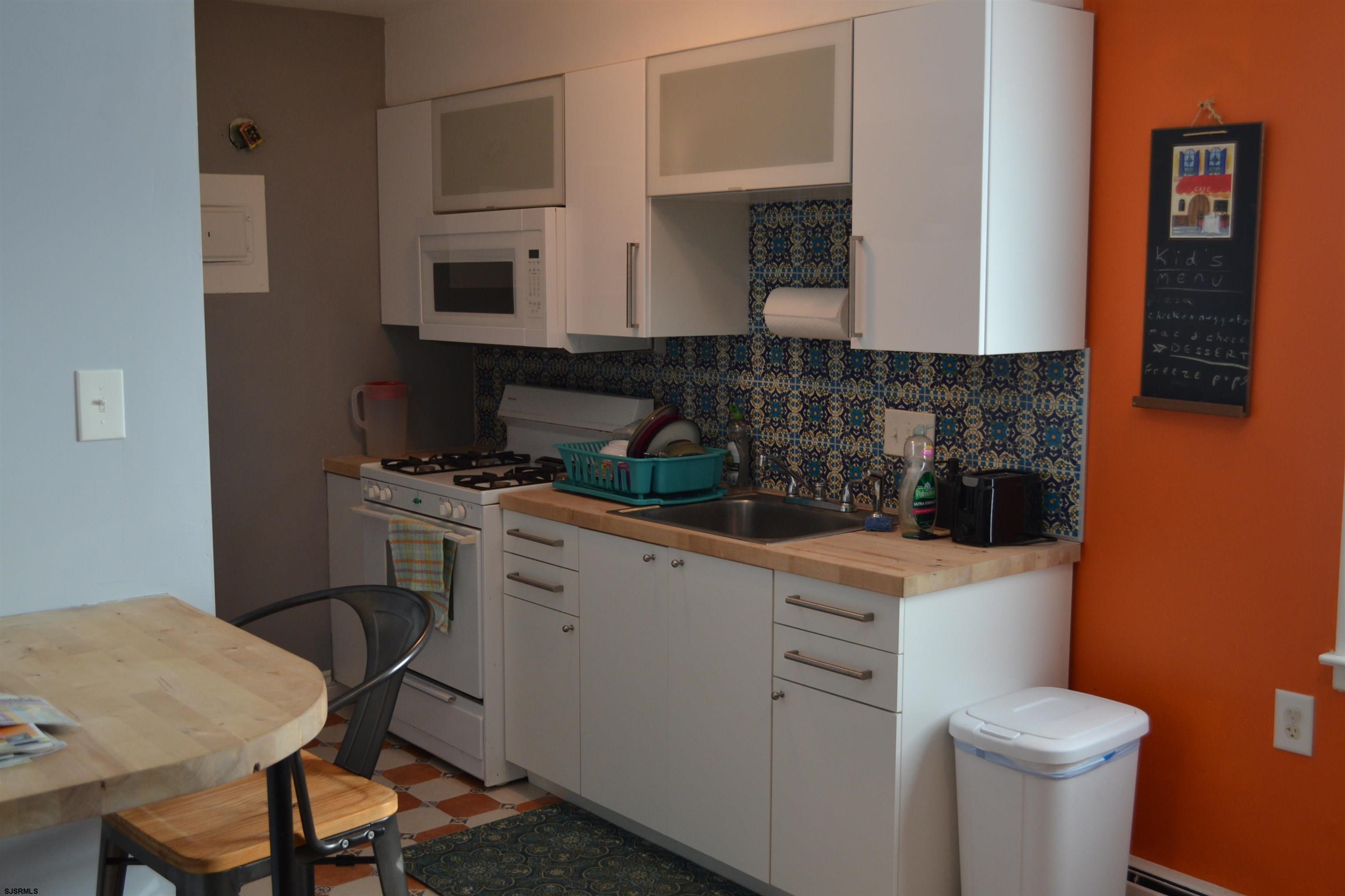 6 N Newport Unit: B4