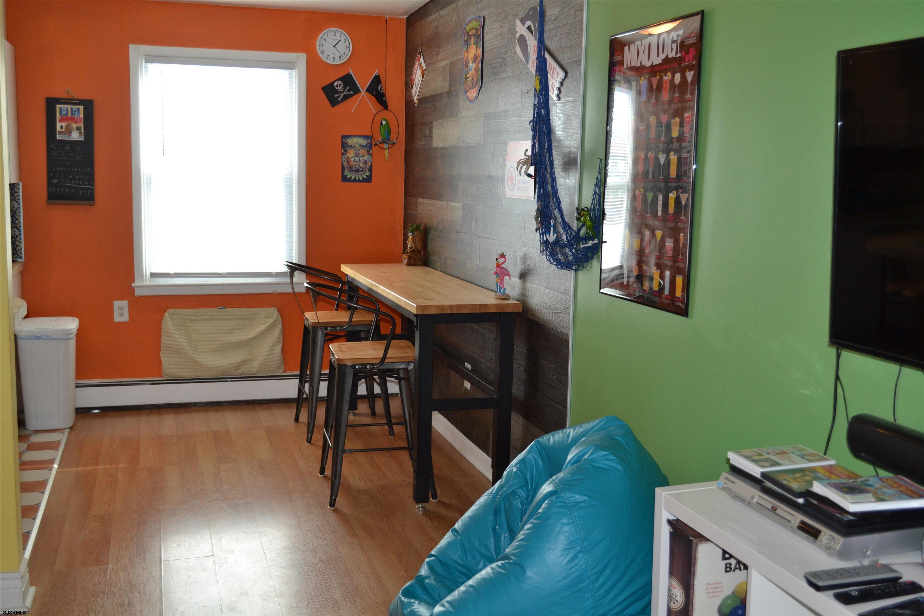 6 N Newport Unit: B4