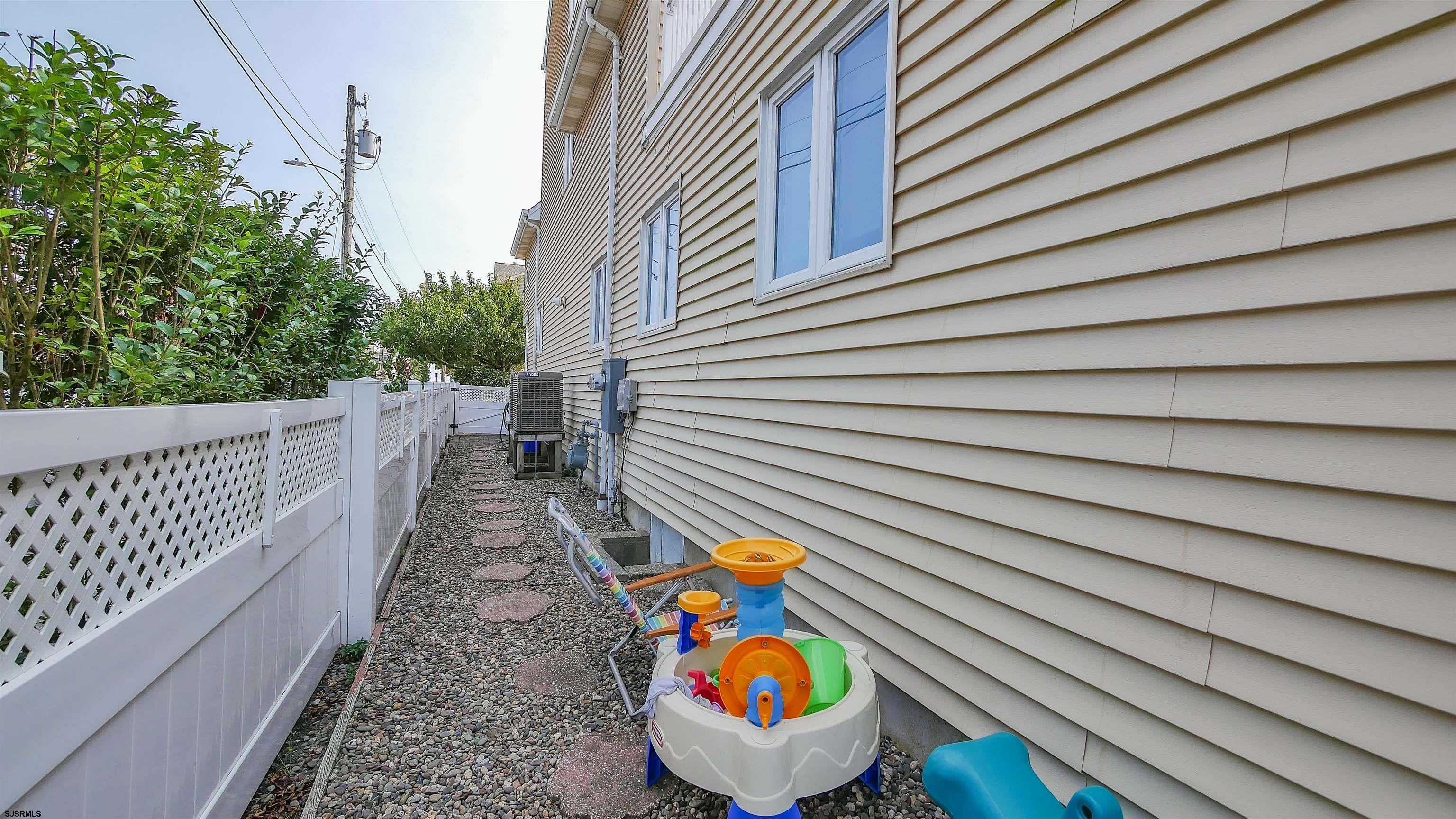 6301 Villa Ct Unit: 1