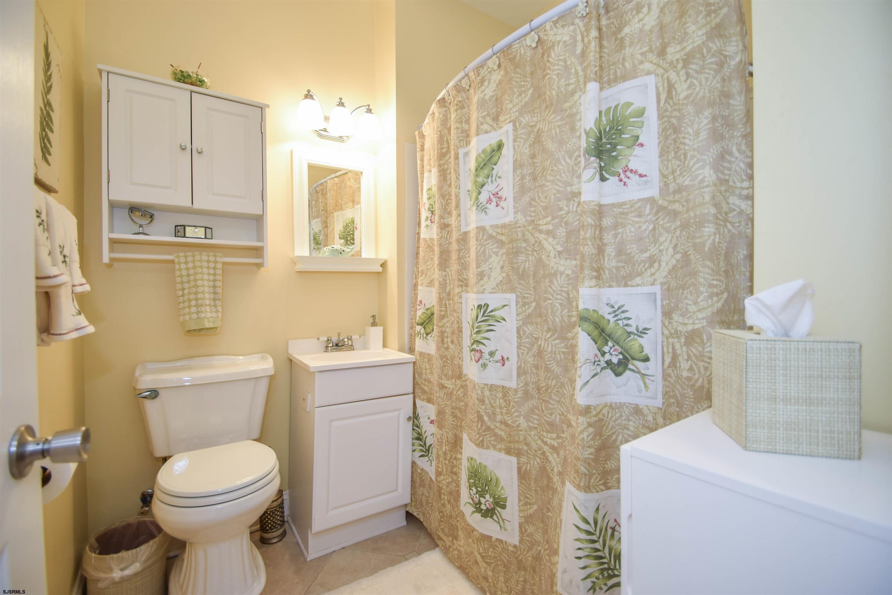 4401 Atlantic Ave Unit: B4